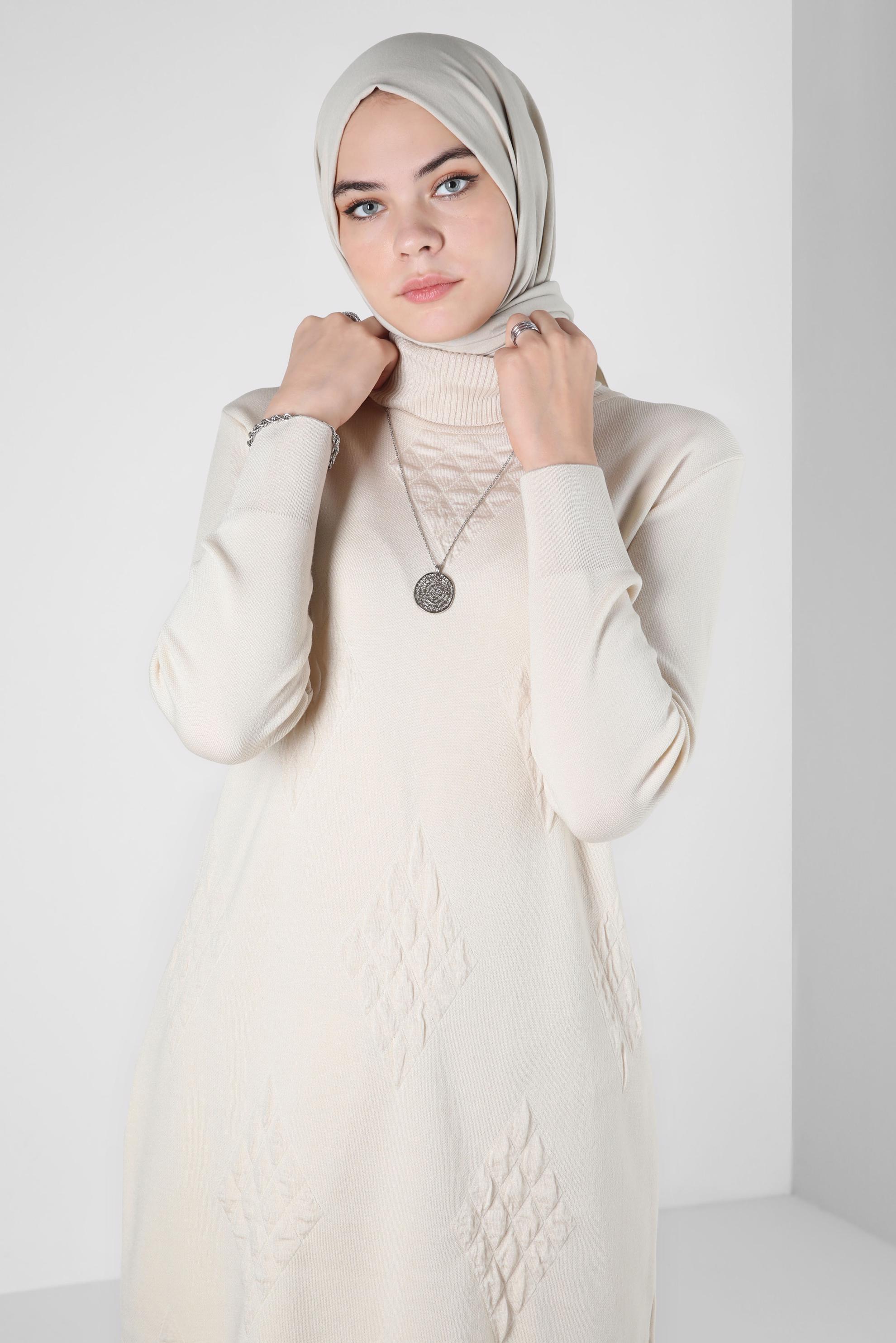Tesettür giyim BEJ BOĞAZLI YAKA TRİKO TUNİK 44013