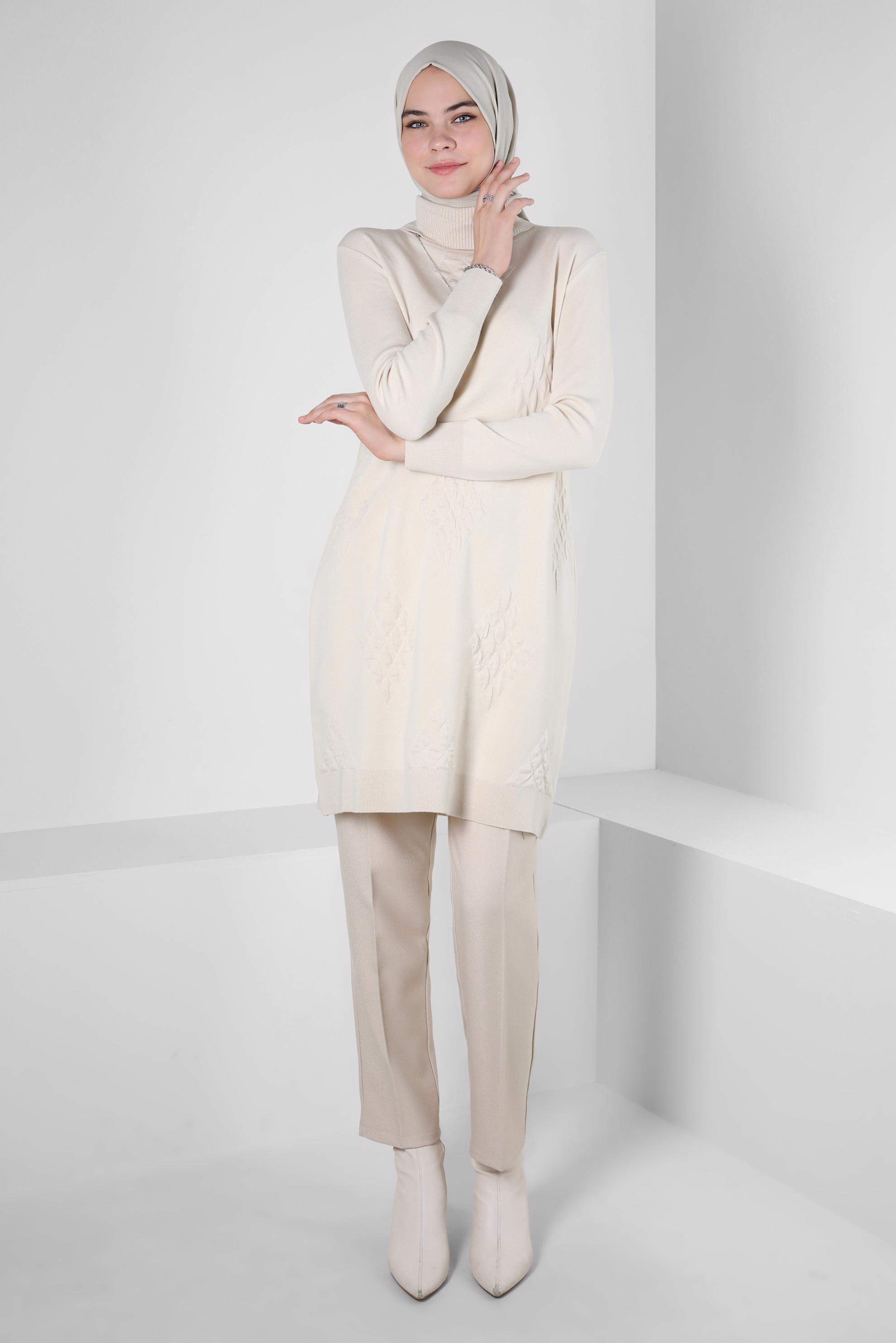 Tesettür giyim BEJ BOĞAZLI YAKA TRİKO TUNİK 44013