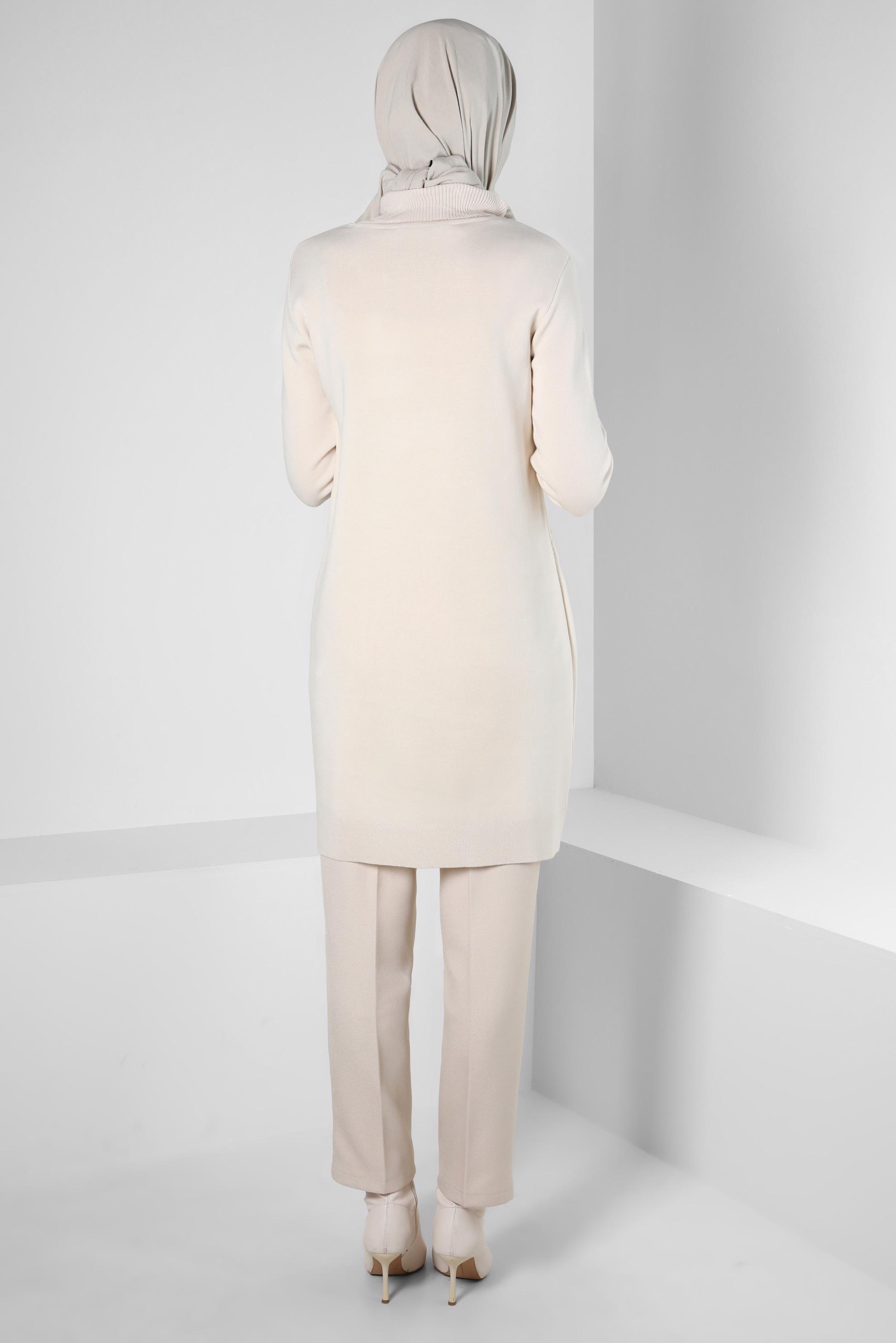 Tesettür giyim BEJ BOĞAZLI YAKA TRİKO TUNİK 44013