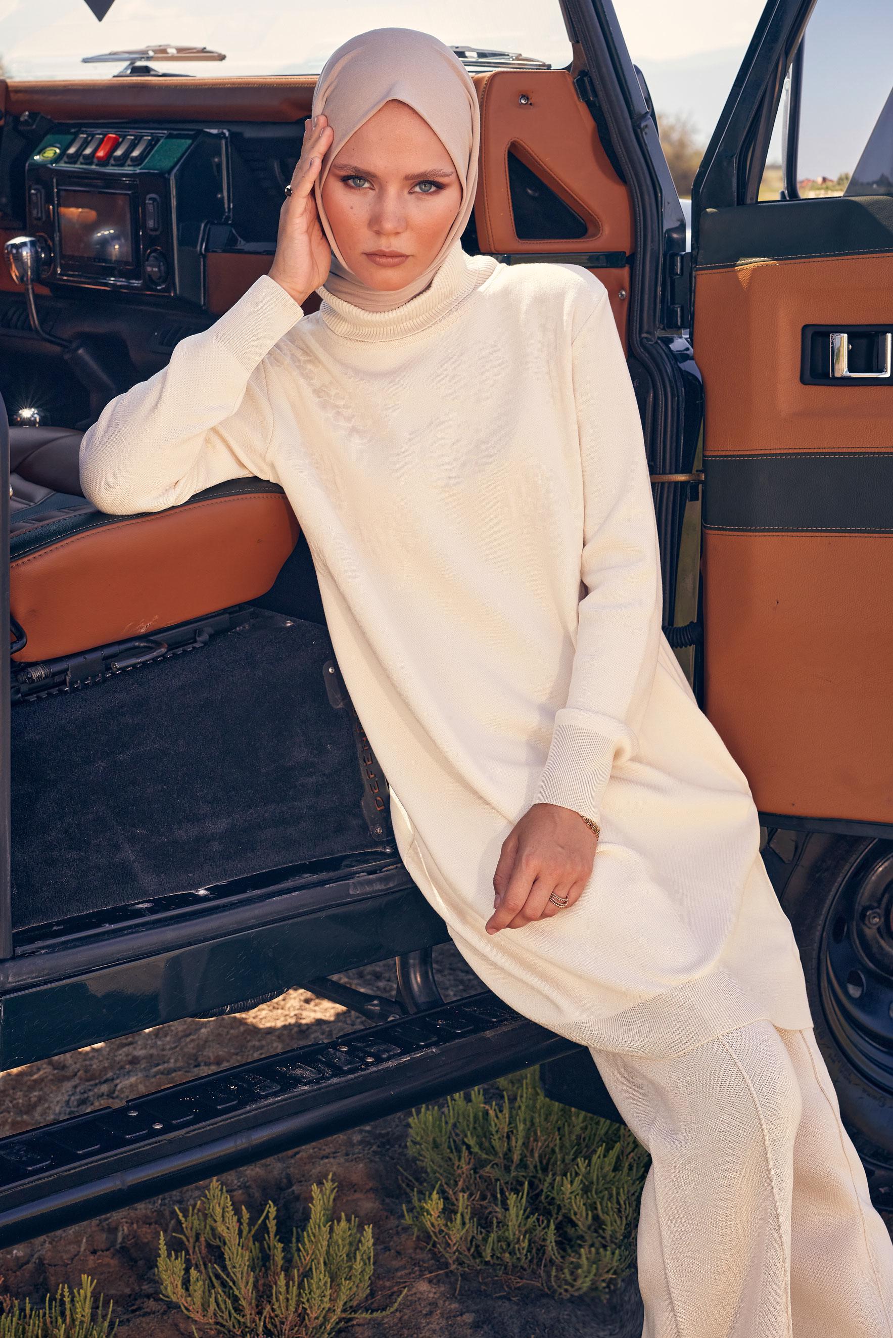 Tesettür giyim BEJ BOĞAZLI YAKA TRİKO TUNİK 44015