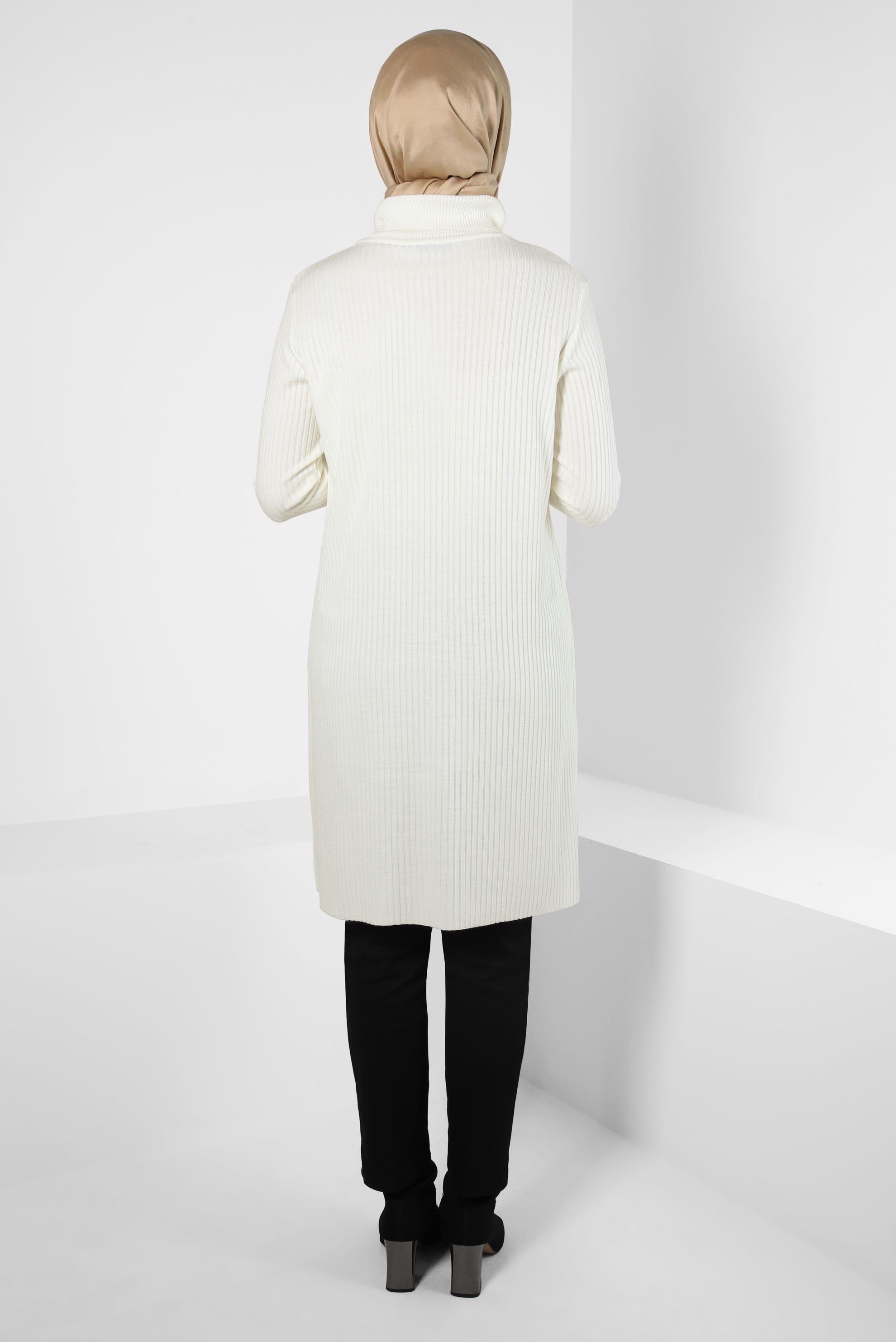 Tesettür giyim BEYAZ BOĞAZLI YAKA TRİKO TUNİK 44017