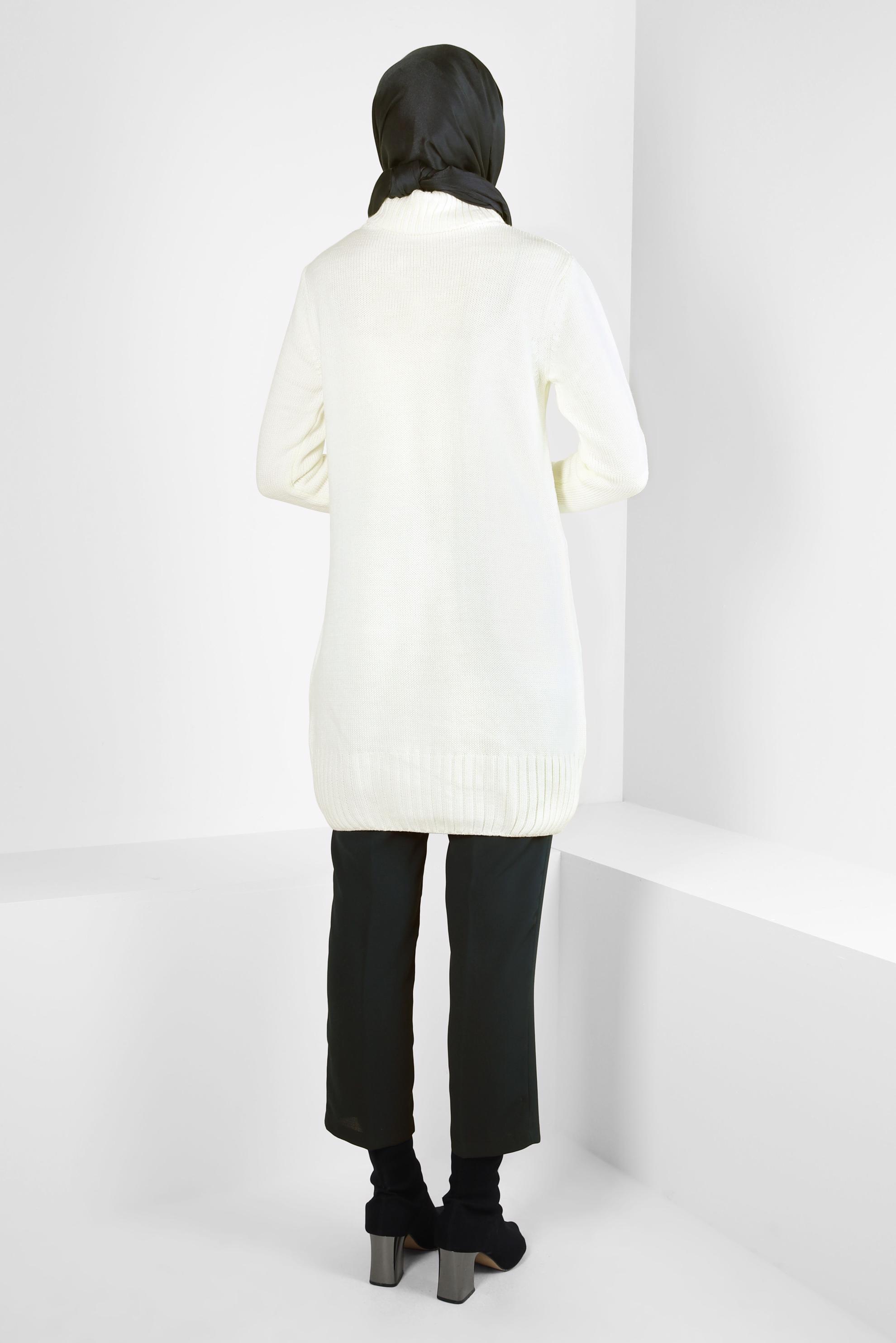 Tesettür giyim BEYAZ BOĞAZLI YAKA TRİKO TUNİK 44026