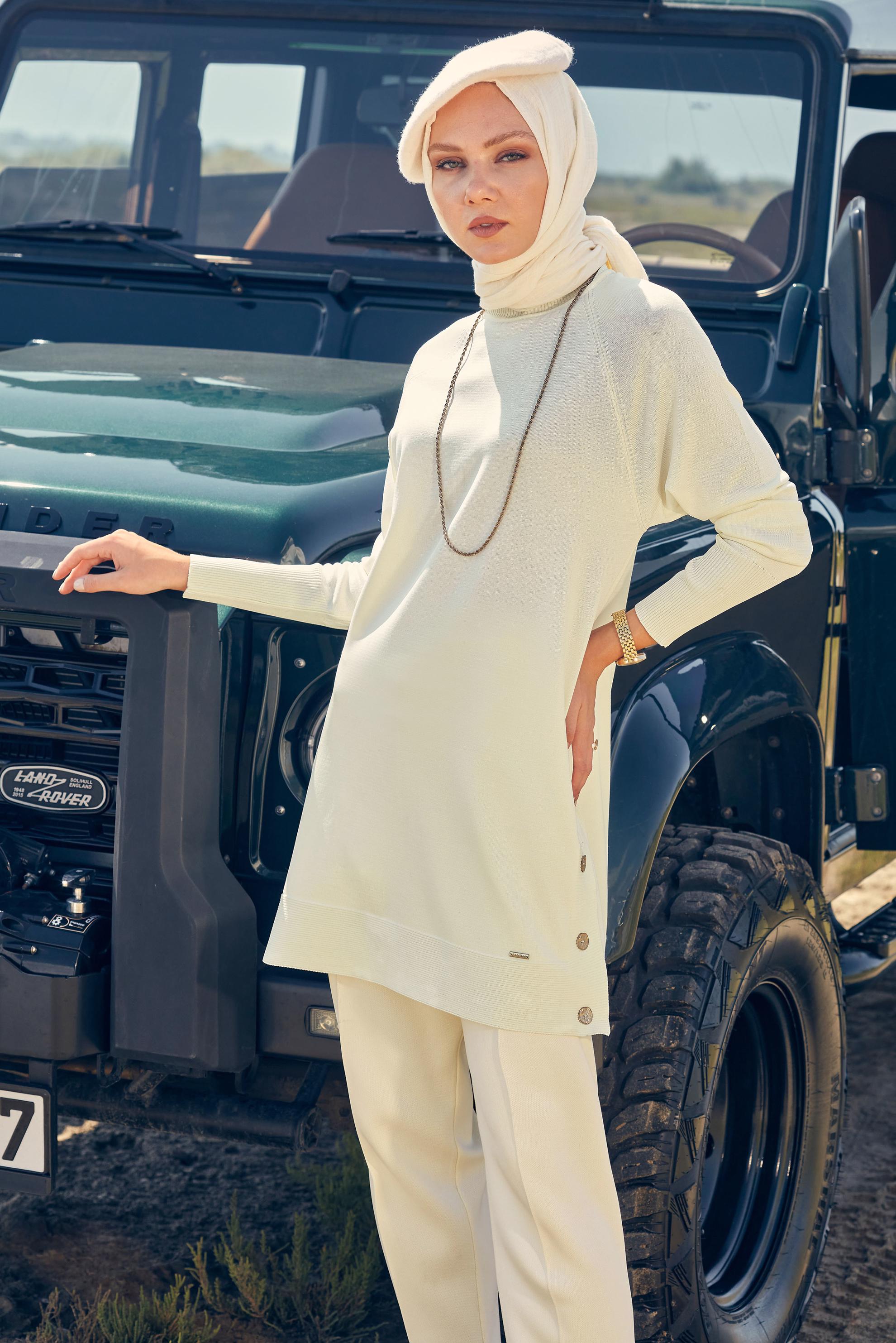 Tesettür giyim BEYAZ BOĞAZLI TRİKO TUNİK 44055