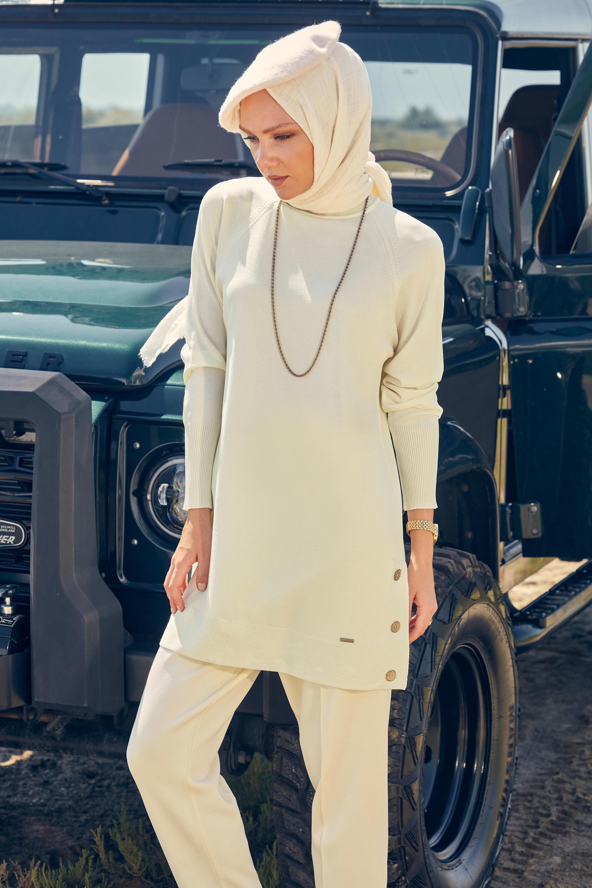 Tesettür giyim BEYAZ BOĞAZLI TRİKO TUNİK 44055