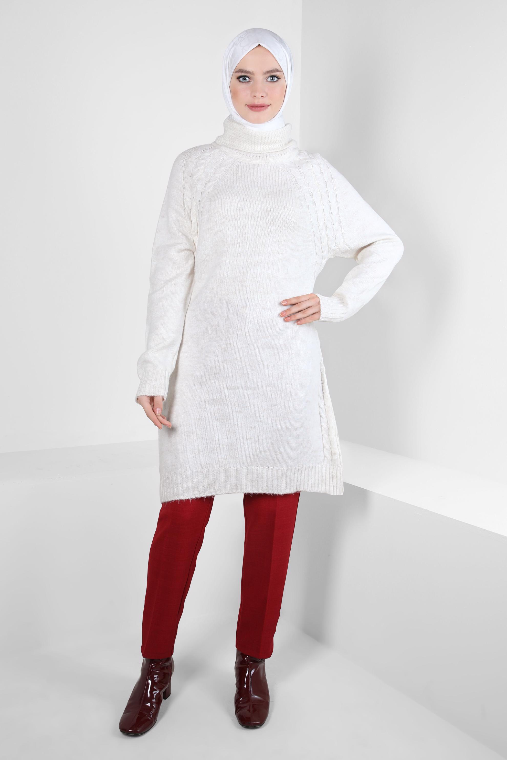 Tesettür giyim BEYAZ BOĞAZLI YAKA TRİKO TUNİK 44065