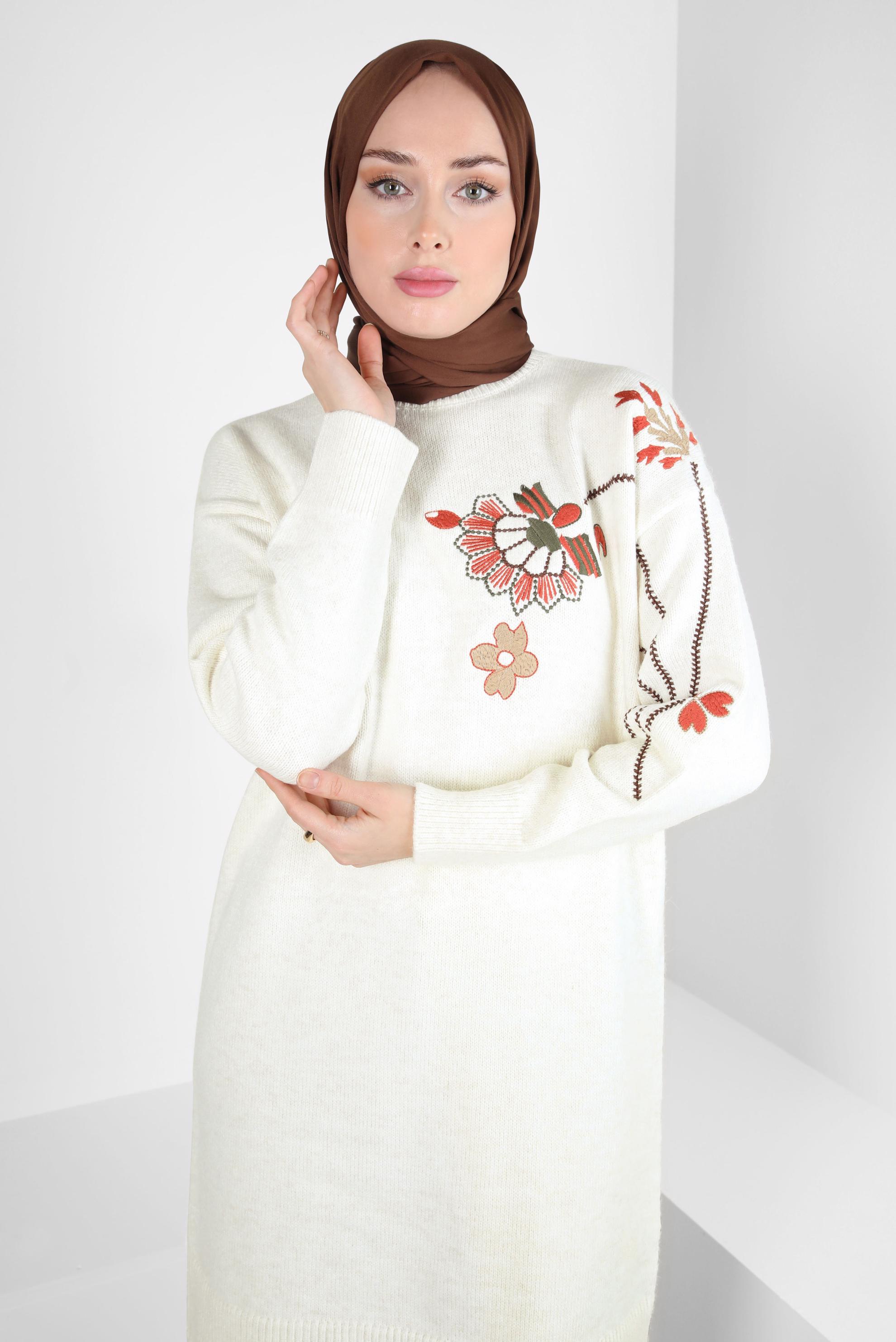 Hijab clothing WHITE EMBROIDERED KNIT TUNIC 44117