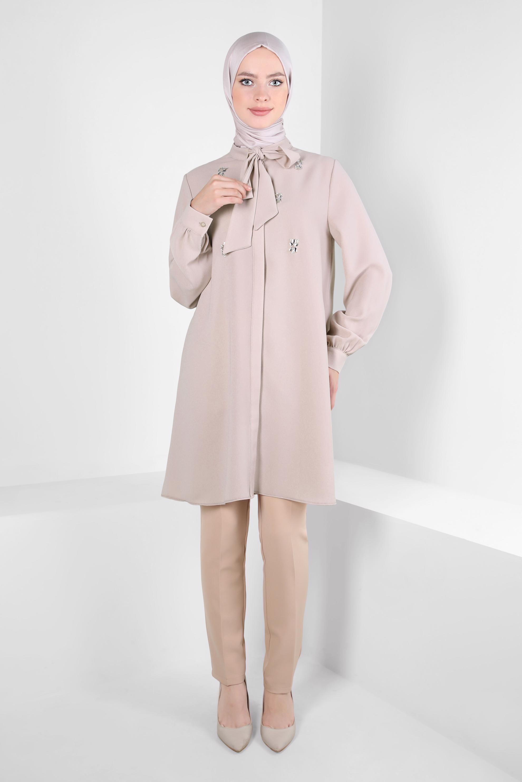 Tesettür giyim EKRU TAŞ DETAYLI KREP TUNİK 44145