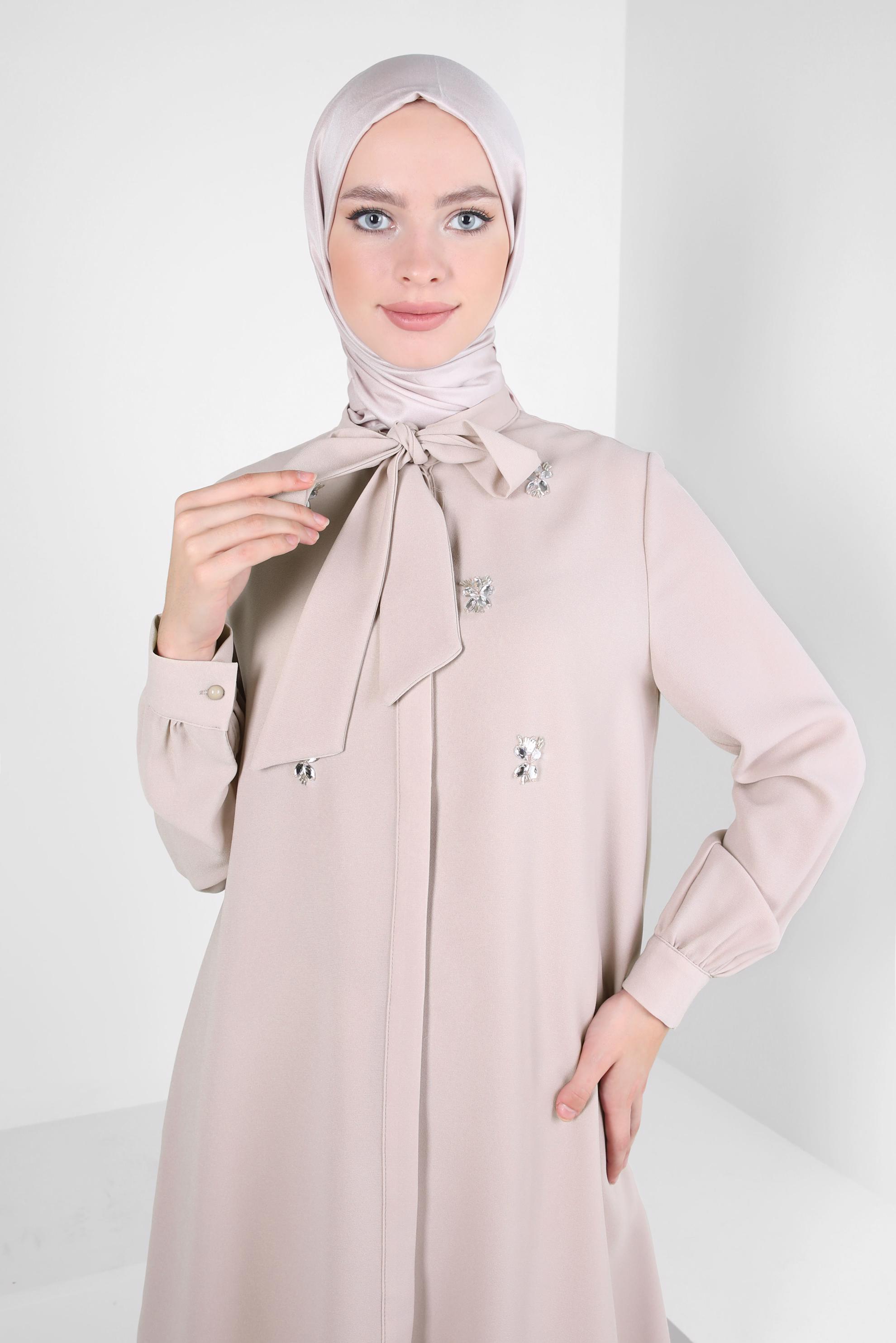 Tesettür giyim EKRU TAŞ DETAYLI KREP TUNİK 44145