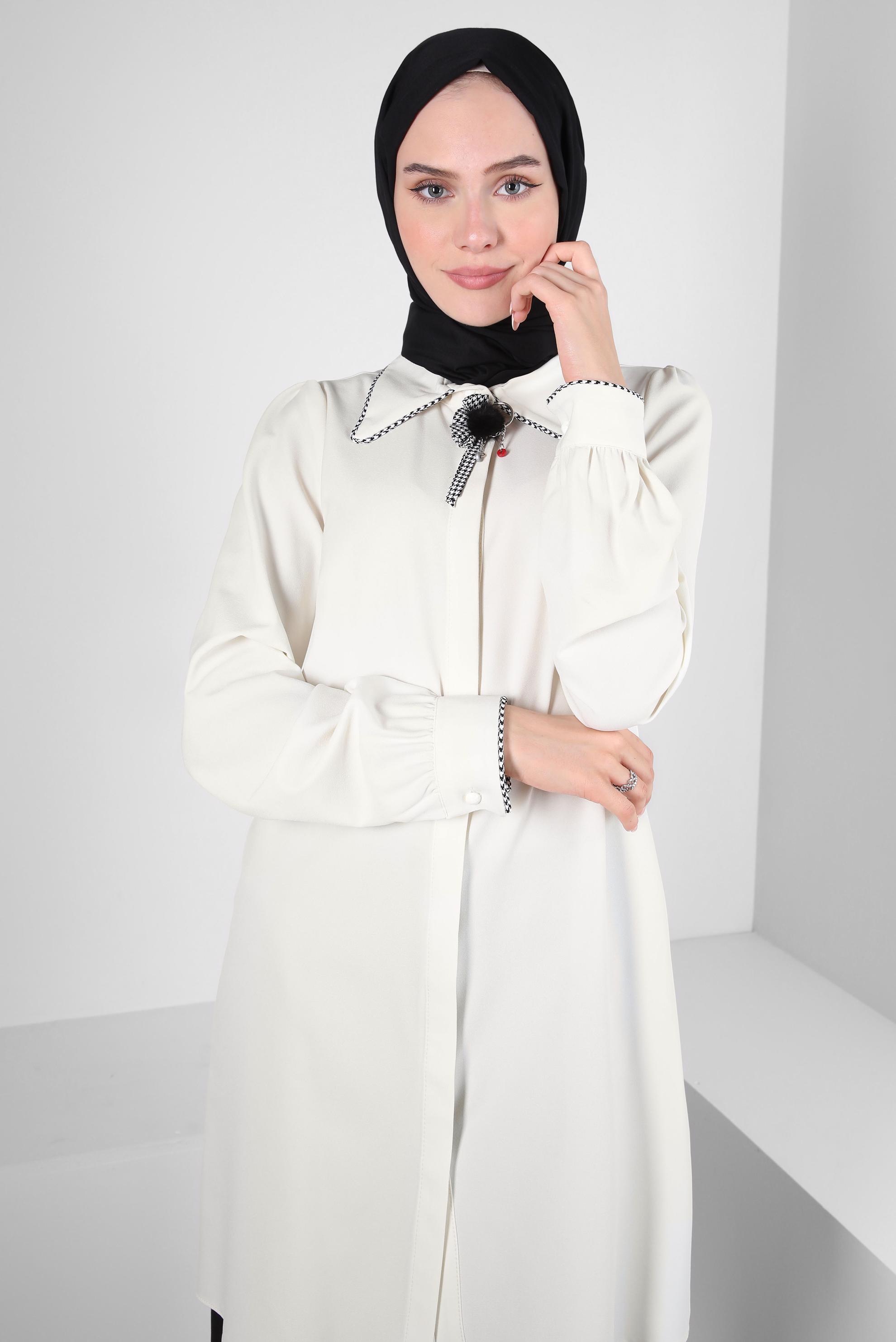 Tesettür giyim BEYAZ AKSESUAR DETAYLI TUNİK 44161