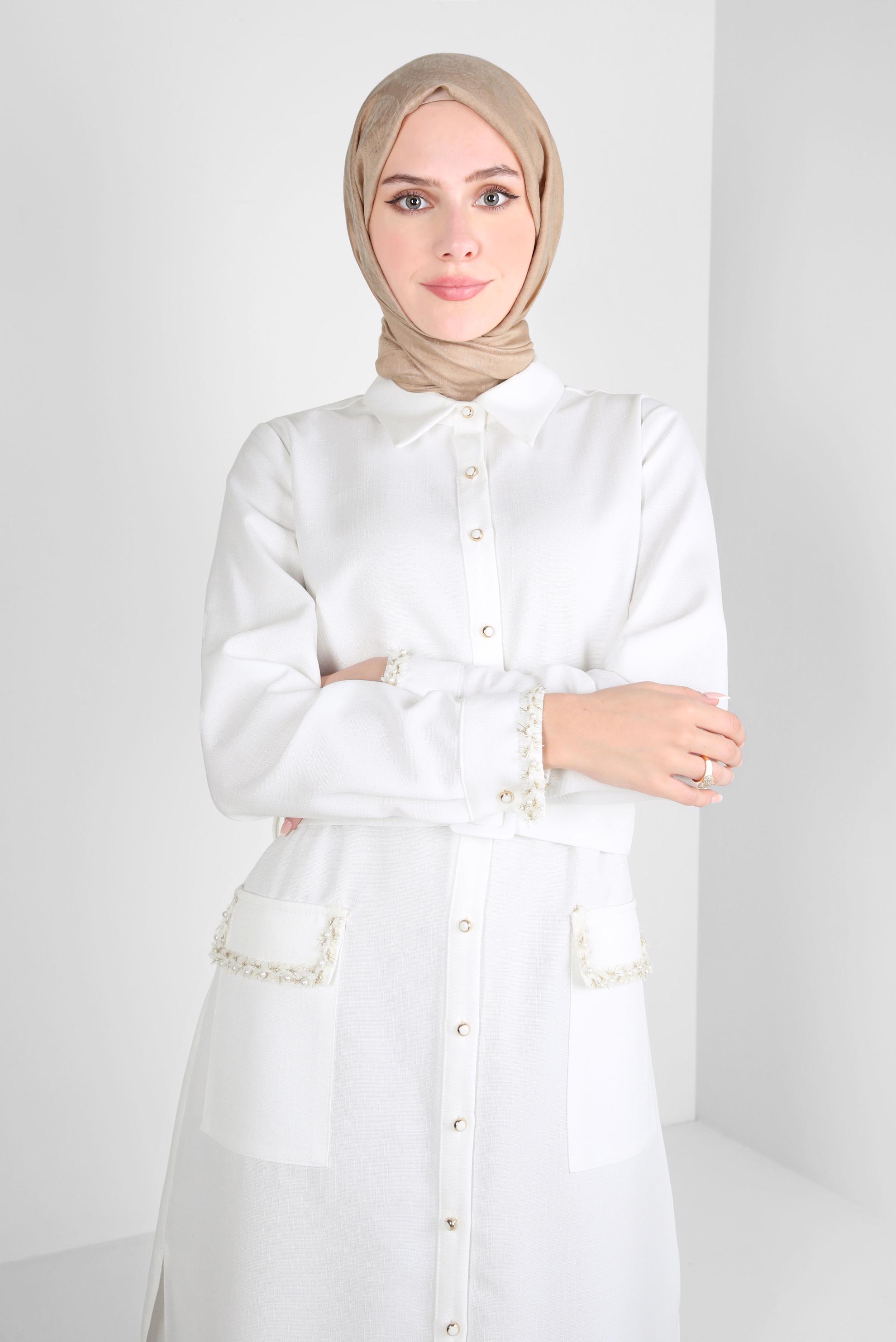 Tesettür giyim BEYAZ KEMERLİ İŞLEME DETAYLI TUNİK 44220