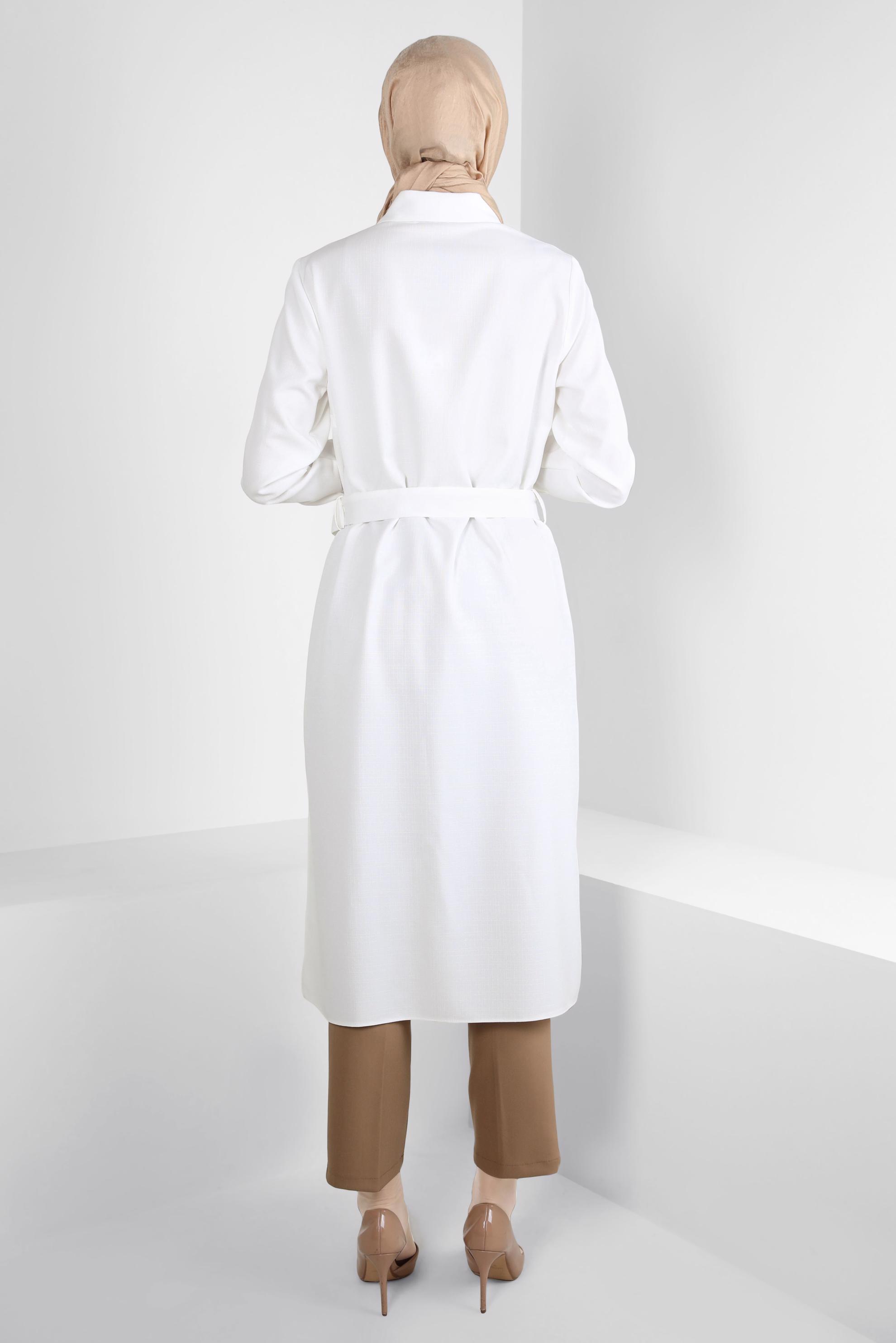 Tesettür giyim BEYAZ KEMERLİ İŞLEME DETAYLI TUNİK 44220