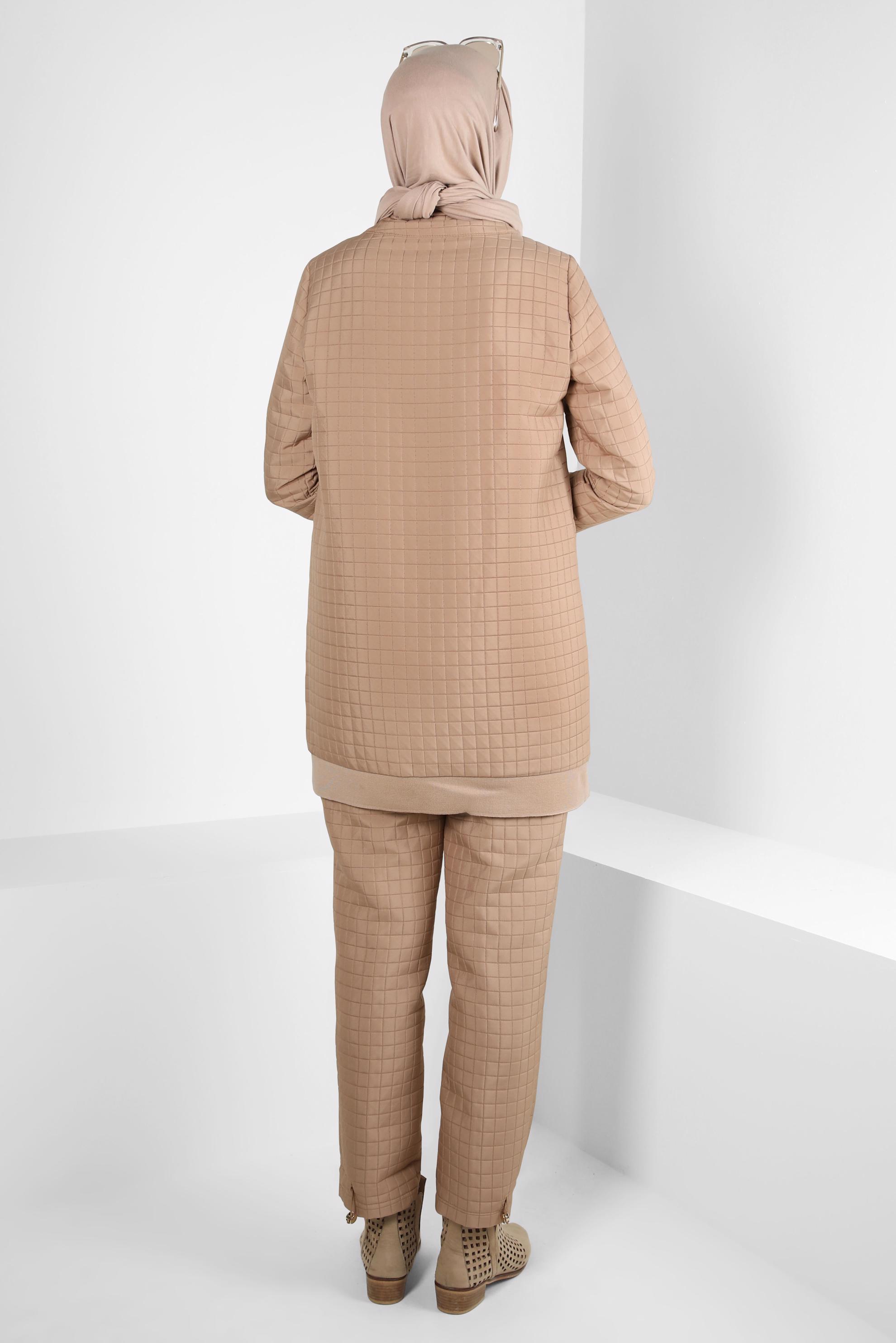 Tesettür giyim BEJ KAPİTONE DESENLİ PANTOLONLU TAKIM 44361