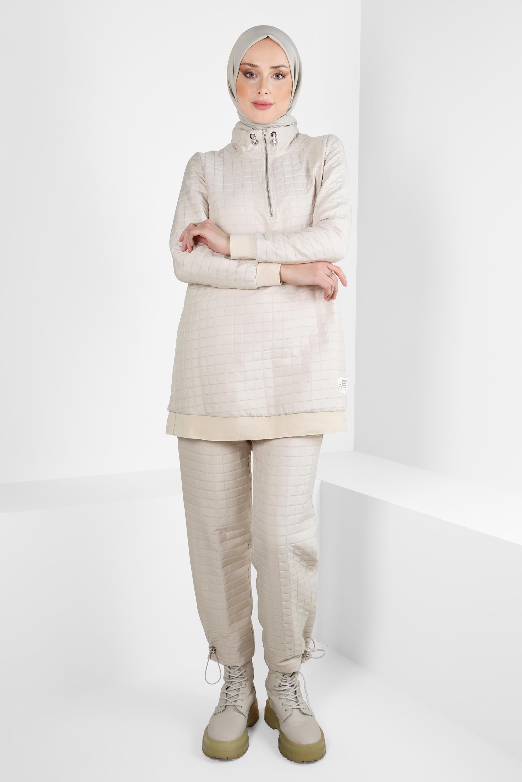 Tesettür giyim BEJ KAPİTONE DESENLİ PANTOLONLU TAKIM 44361