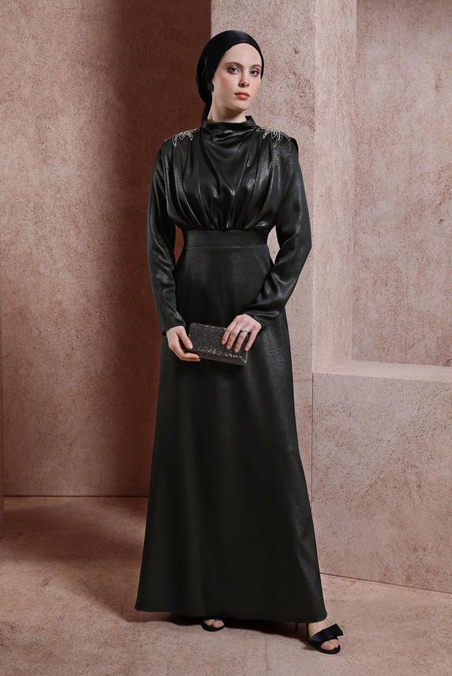 Tesettür giyim SİYAH TAŞ DETAYLI ABİYE ELBİSE 50330 - ALVİNA