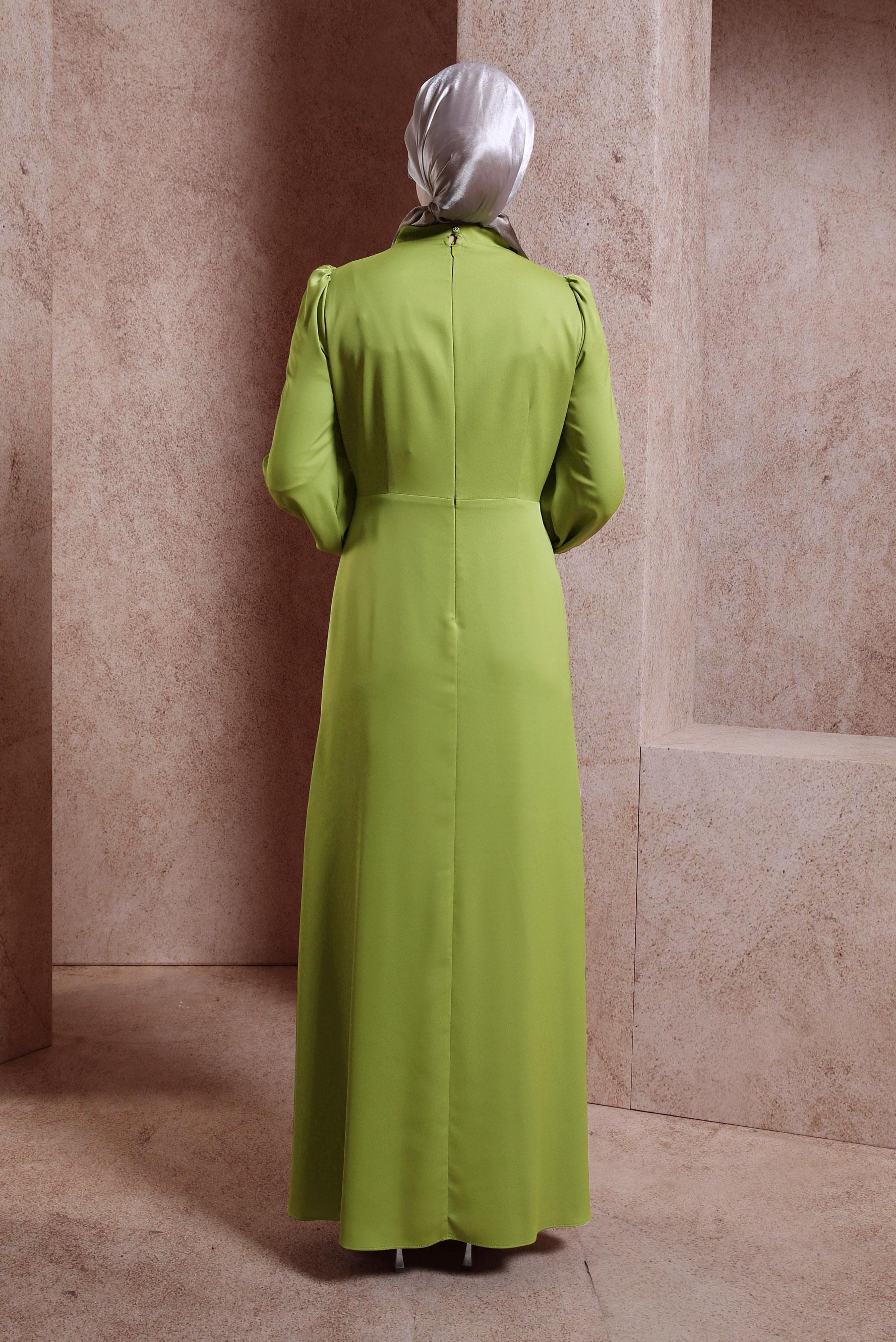 Tesettür giyim YEŞİL BROŞLU SATEN ABİYE ELBİSE 50400