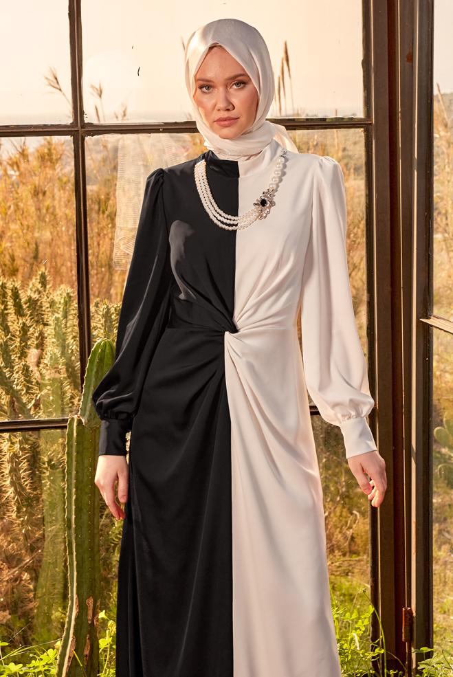 Tesettür giyim SİYAH İKİ RENKLİ AKSESUARLI ABİYE ELBİSE 50401 - ALVİNA