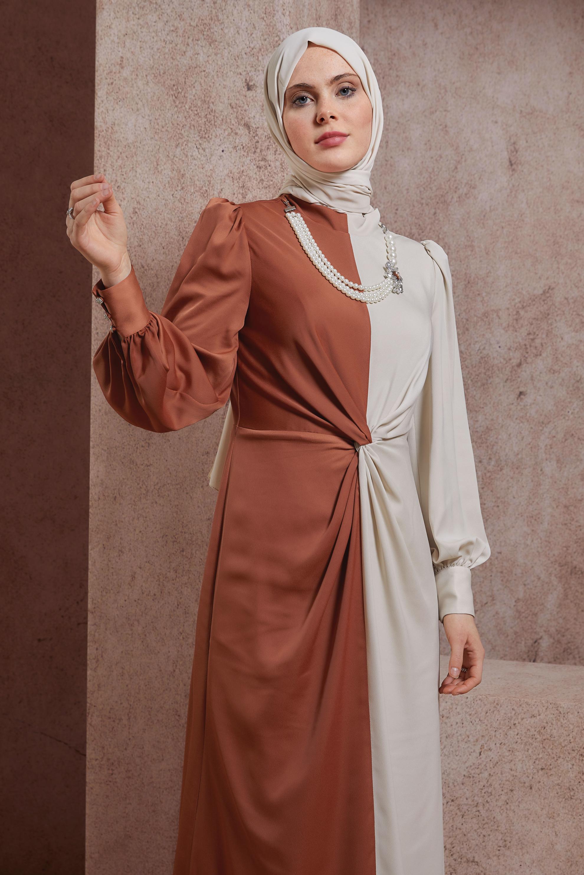 Tesettür giyim TURUNCU İKİ RENKLİ AKSESUARLI ABİYE ELBİSE 50401