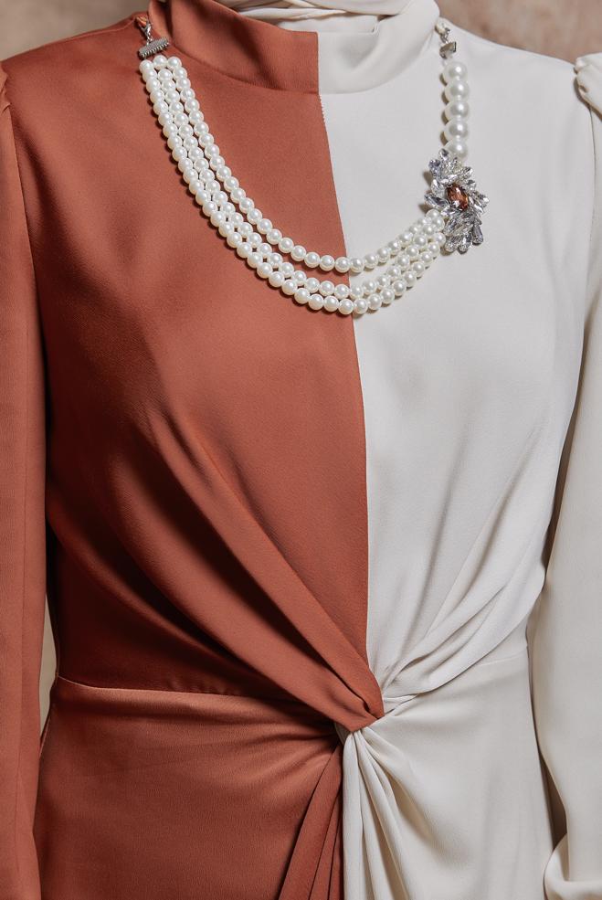 Tesettür giyim TURUNCU İKİ RENKLİ AKSESUARLI ABİYE ELBİSE 50401 - ALVİNA