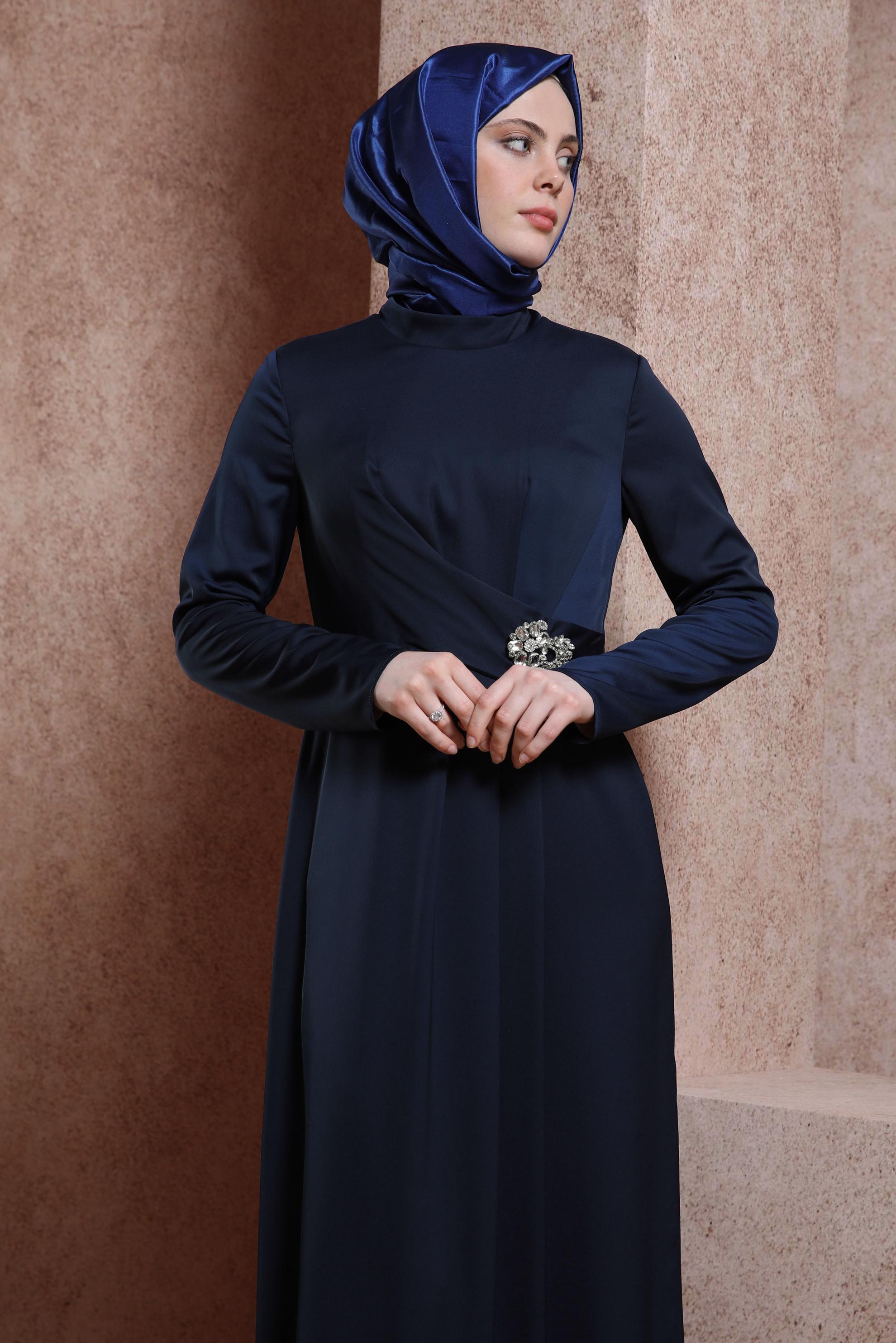 Tesettür giyim LACİVERT TAŞ DETAYLI SATEN ABİYE ELBİSE 50402