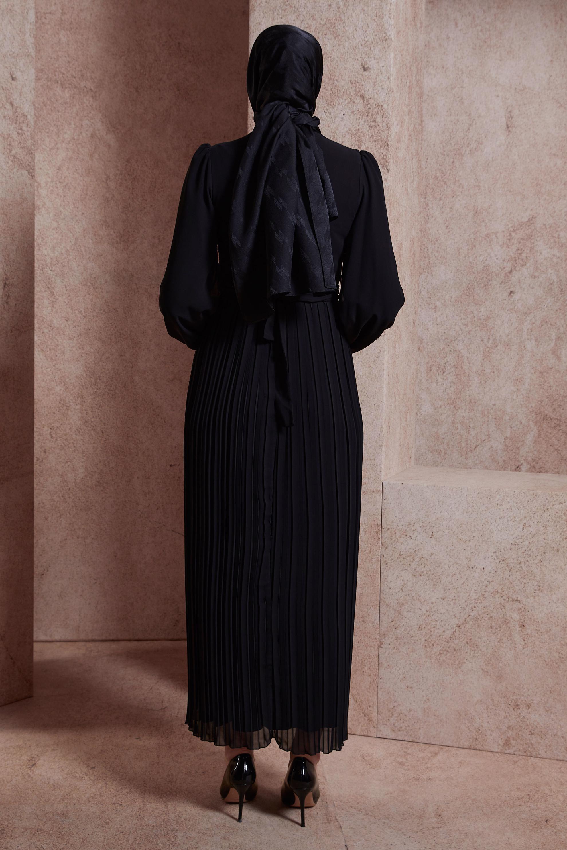 Tesettür giyim SİYAH KUŞAKLI KOLYE DETAYLI ABİYE ELBİSE 50411