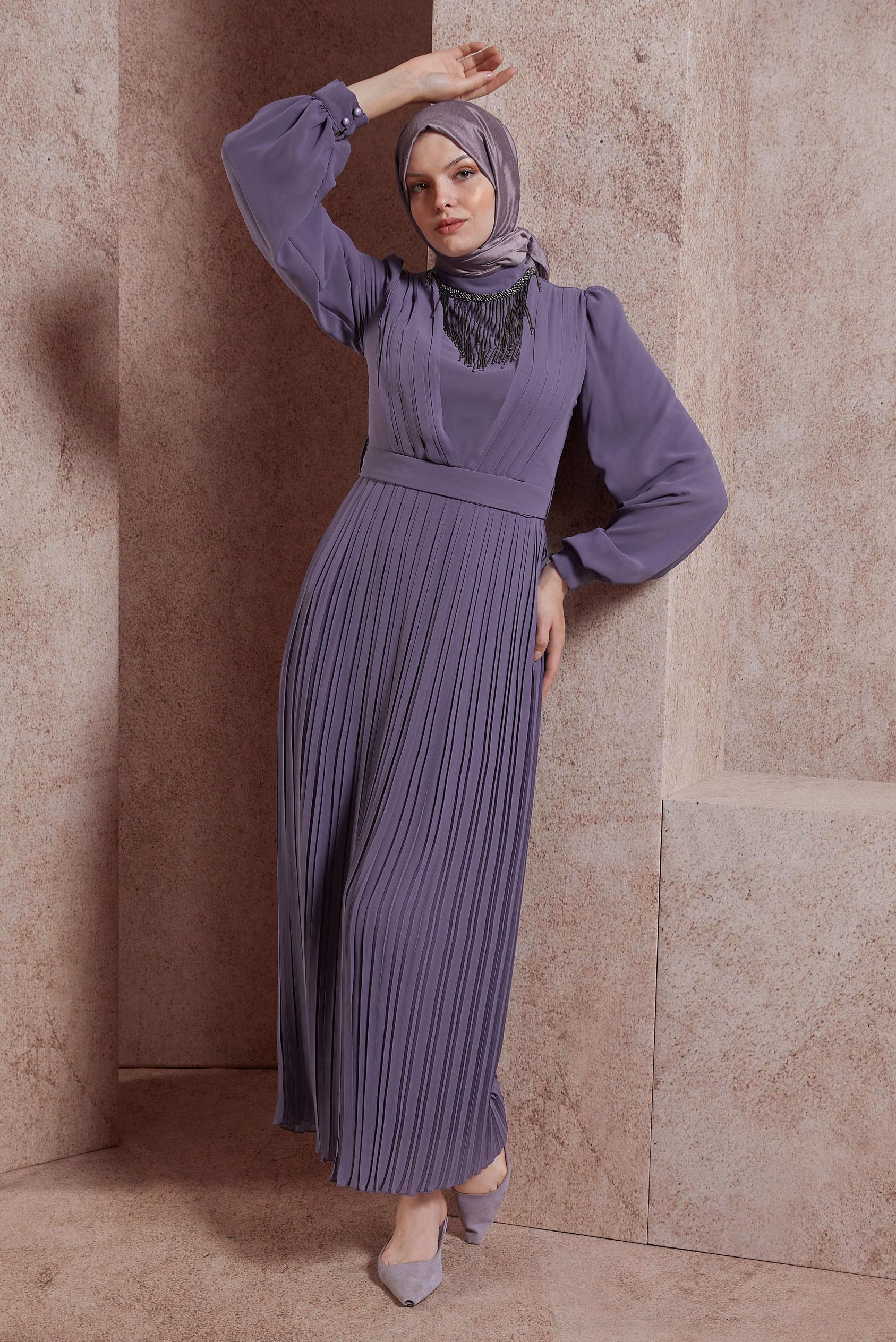 Tesettür giyim MOR KUŞAKLI KOLYE DETAYLI ABİYE ELBİSE 50411