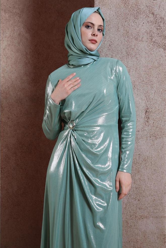 Tesettür giyim YEŞİL AKSESUAR DETAYLI ABİYE ELBİSE 50415 - ALVİNA
