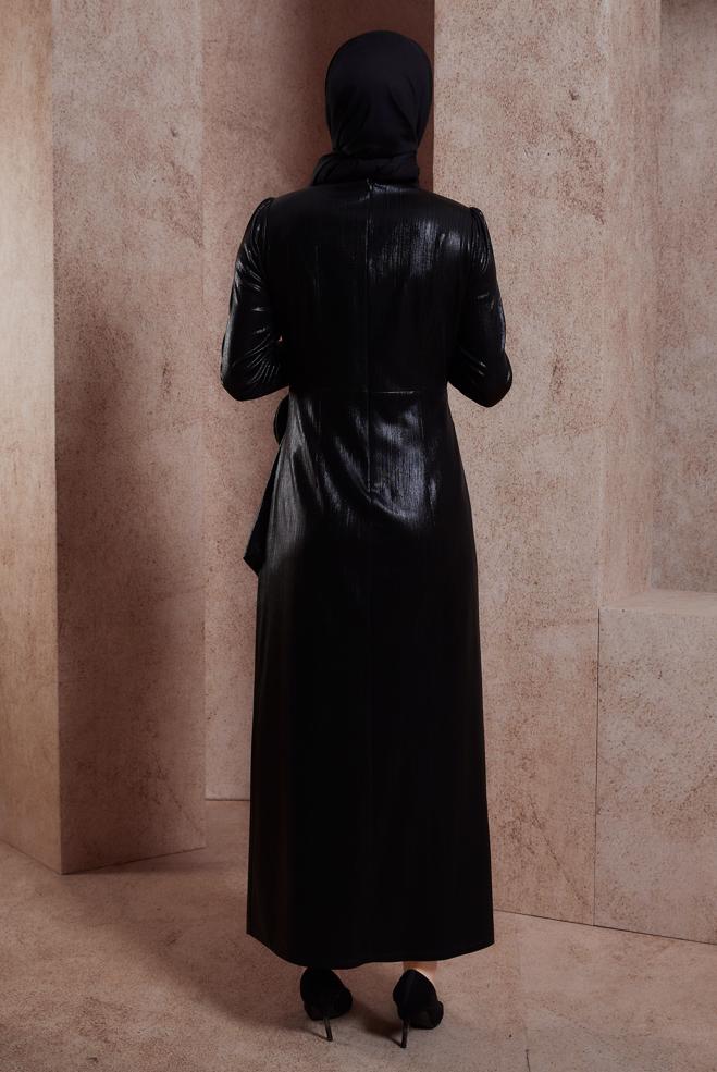 Tesettür giyim SİYAH BÜZGÜ DETAYLI ABİYE ELBİSE 50418 - ALVİNA