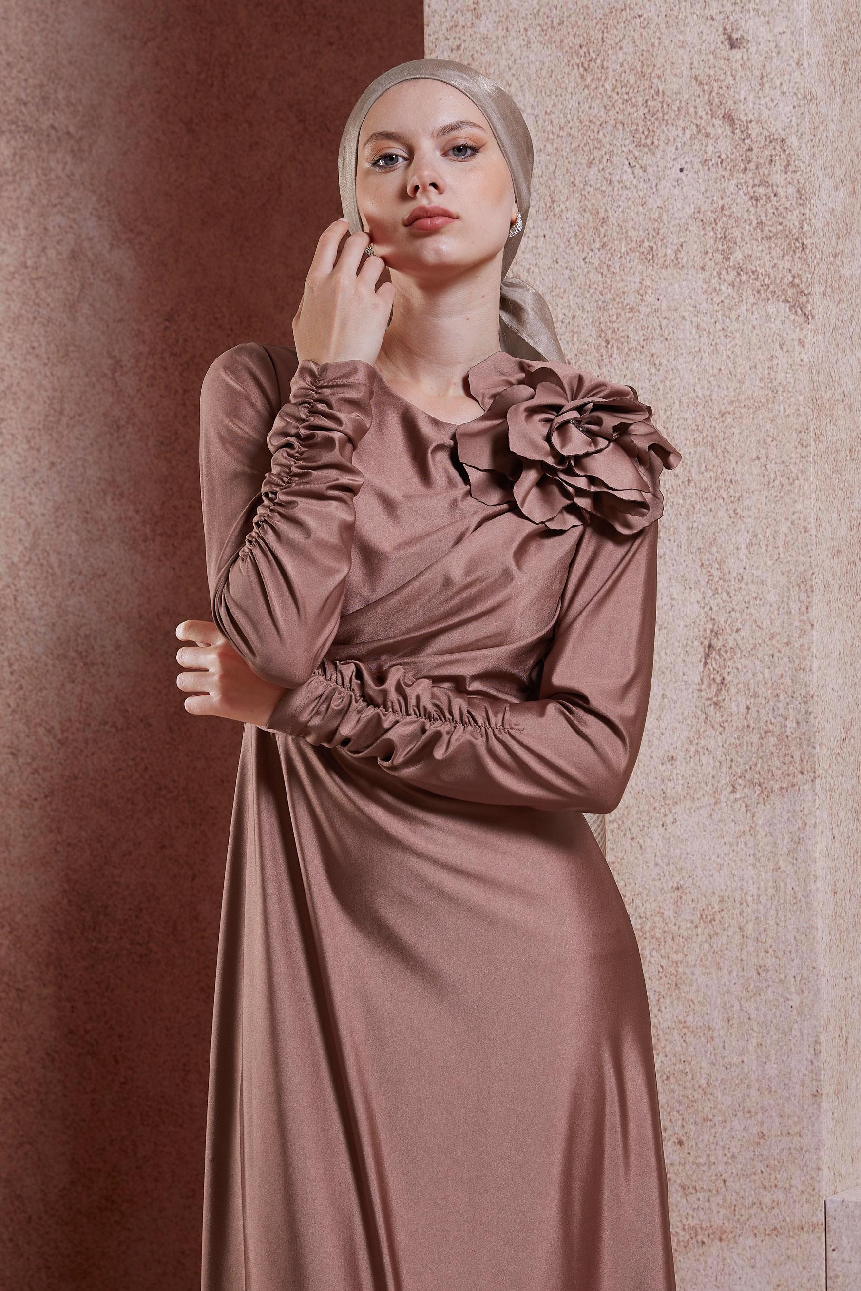 Tesettür giyim PEMBE AKSESUAR DETAYLI ABİYE ELBİSE 50420