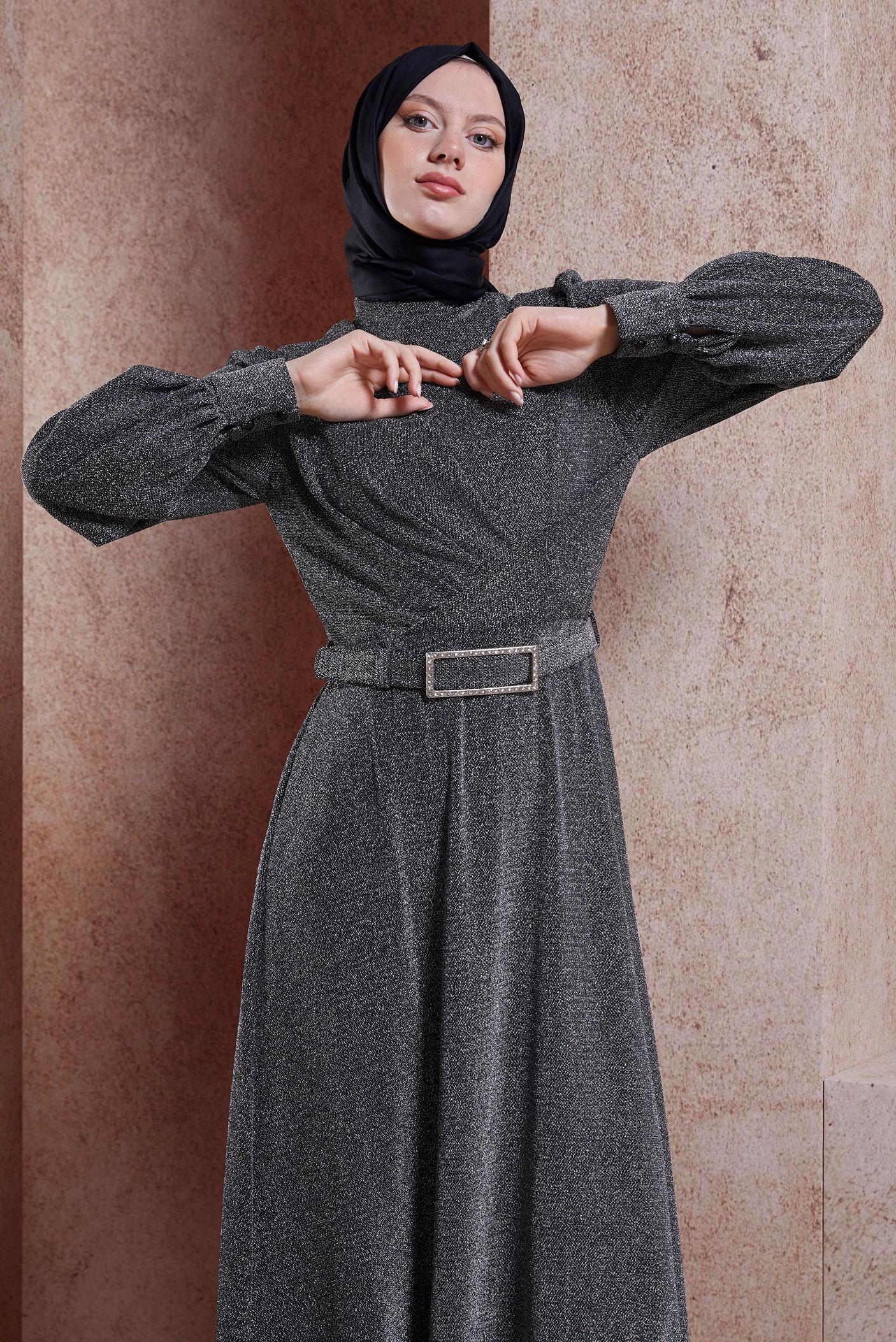 Tesettür giyim SİYAH KEMERLİ SİMLİ ABİYE ELBİSE 50424