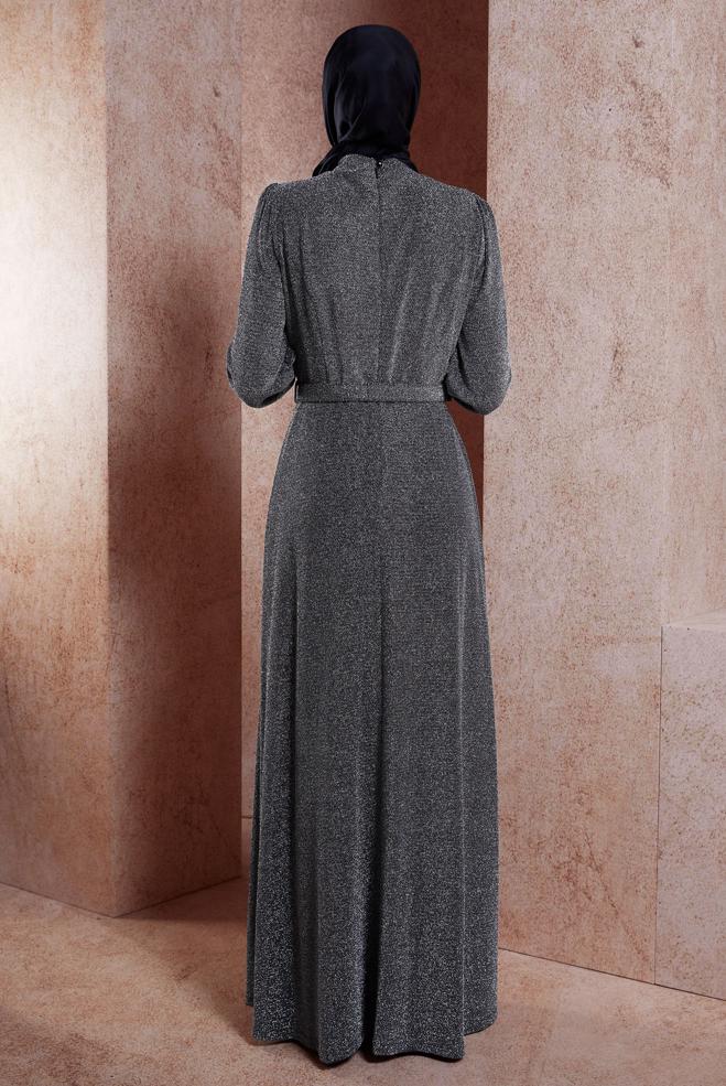 Tesettür giyim SİYAH KEMERLİ SİMLİ ABİYE ELBİSE 50424 - ALVİNA