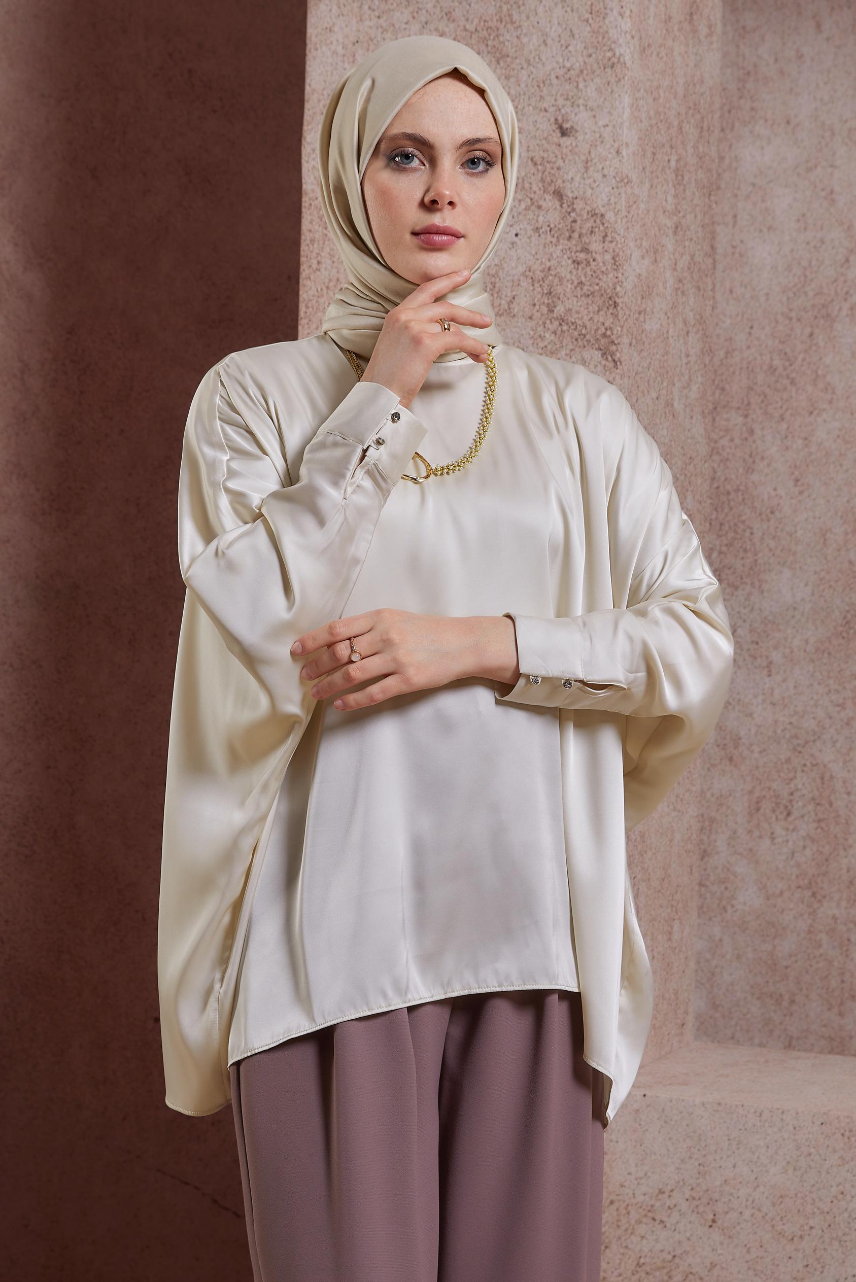 Tesettür giyim EKRU YARASA KOL SATEN BLUZ 44410