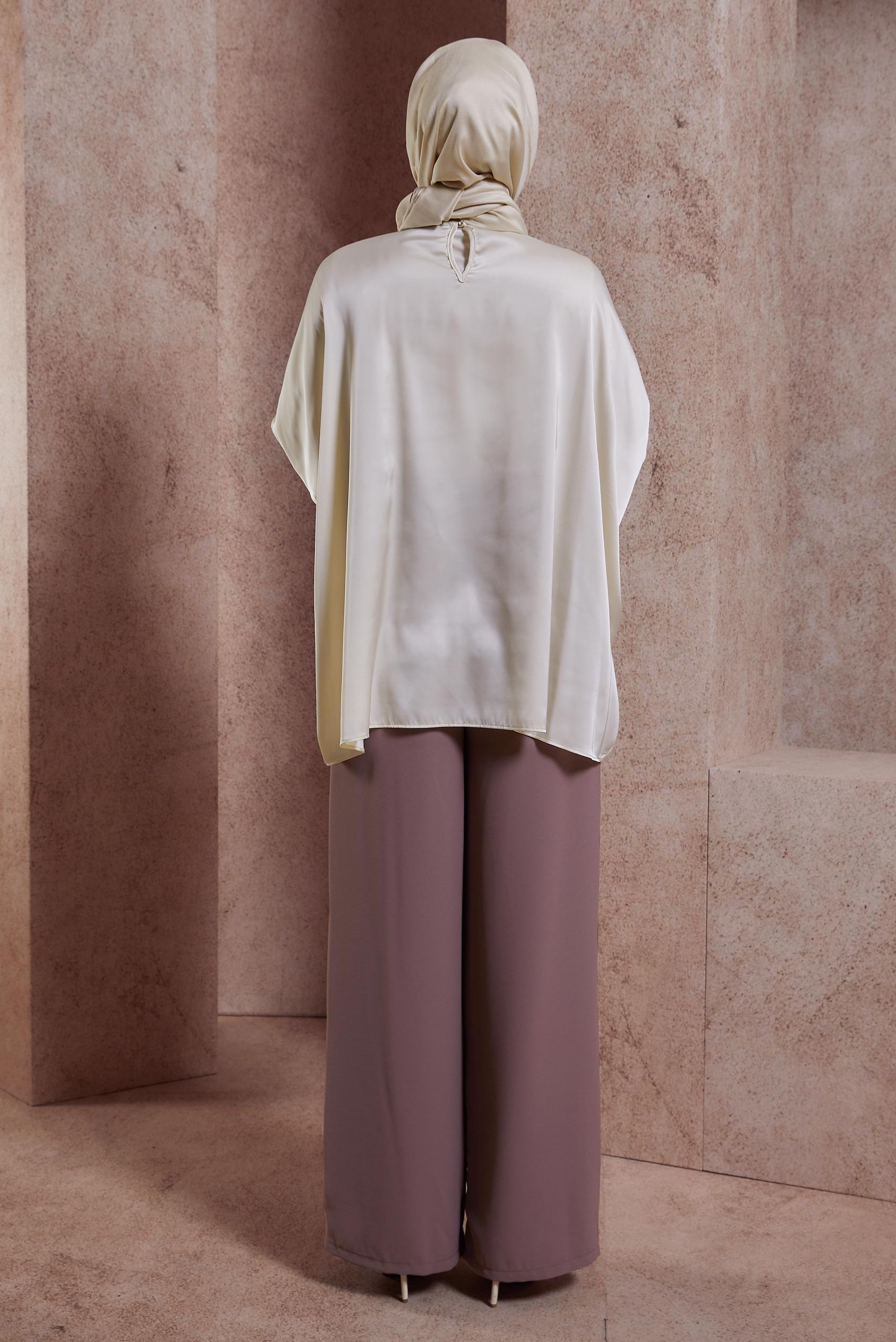 Tesettür giyim EKRU YARASA KOL SATEN BLUZ 44410