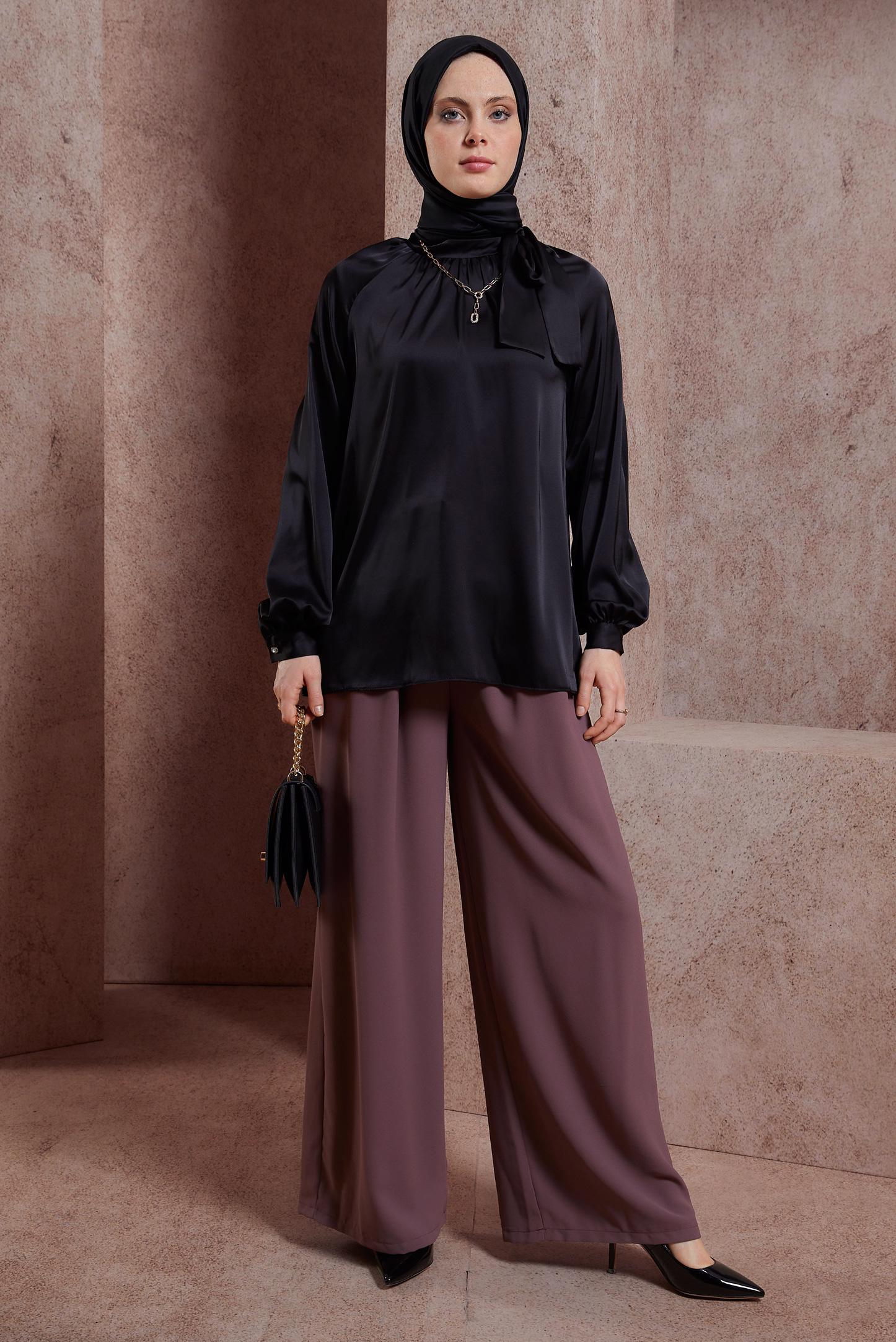 Tesettür giyim SİYAH BAĞLAMA DETAYLI SATEN BLUZ 44428