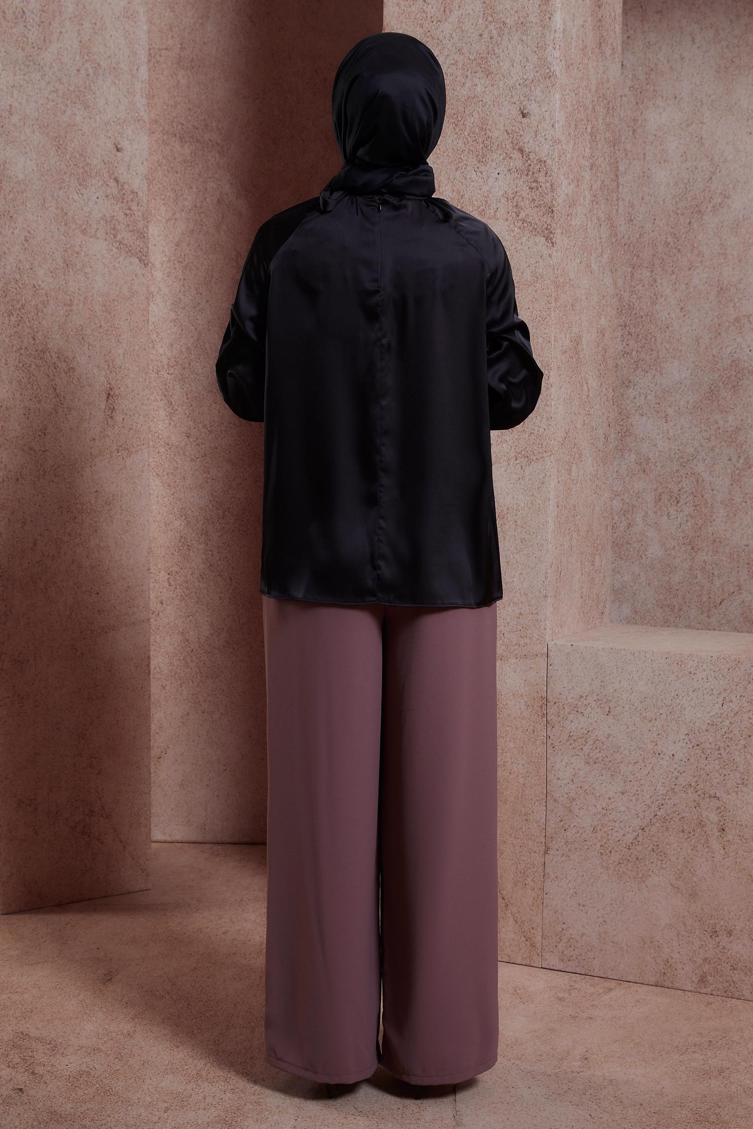 Tesettür giyim SİYAH BAĞLAMA DETAYLI SATEN BLUZ 44428