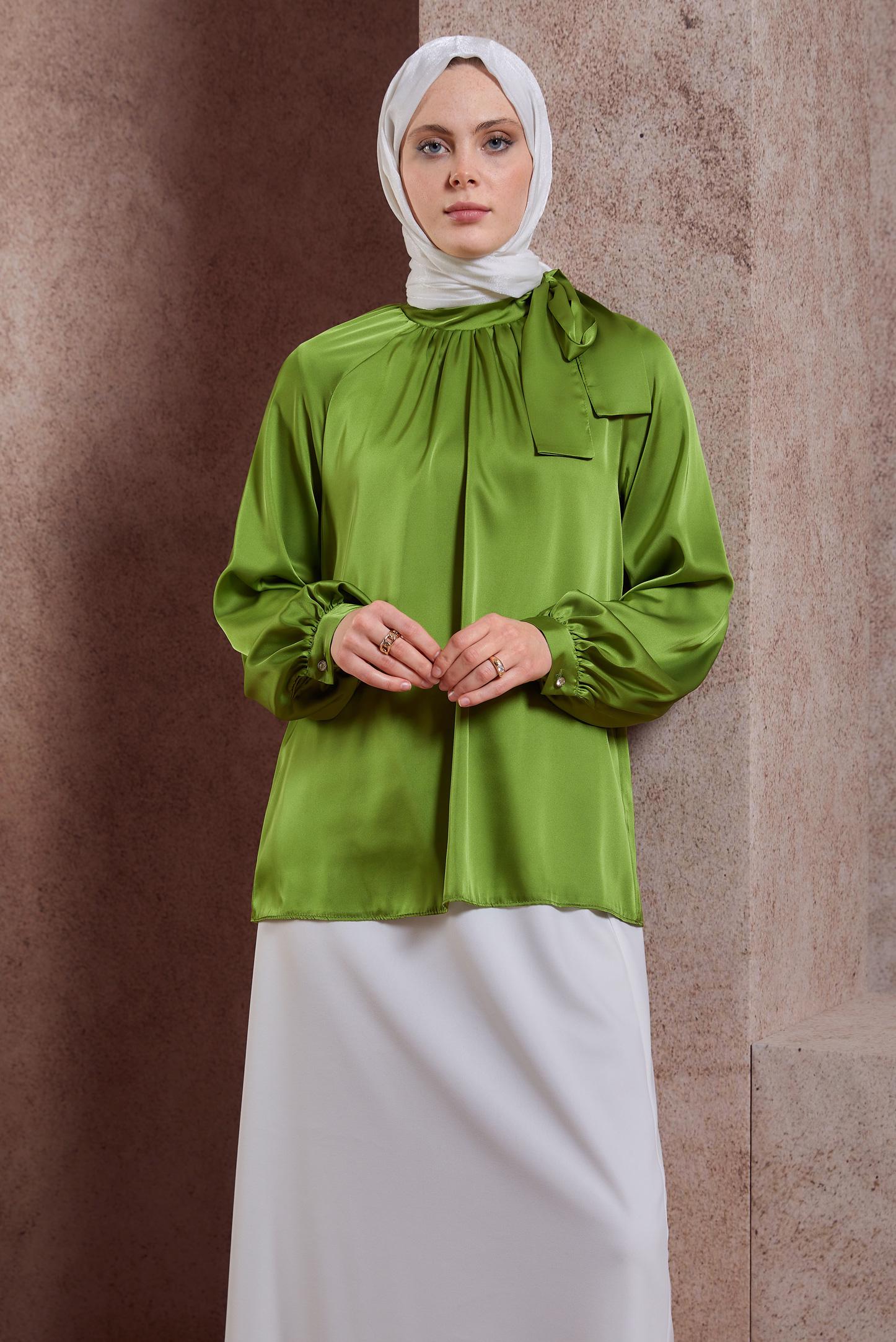 Tesettür giyim YEŞİL BAĞLAMA DETAYLI SATEN BLUZ 44428