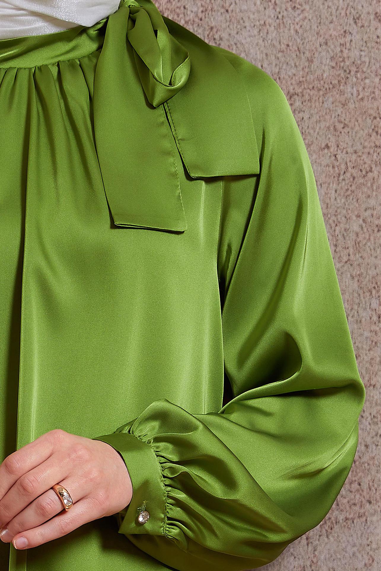 Tesettür giyim YEŞİL BAĞLAMA DETAYLI SATEN BLUZ 44428