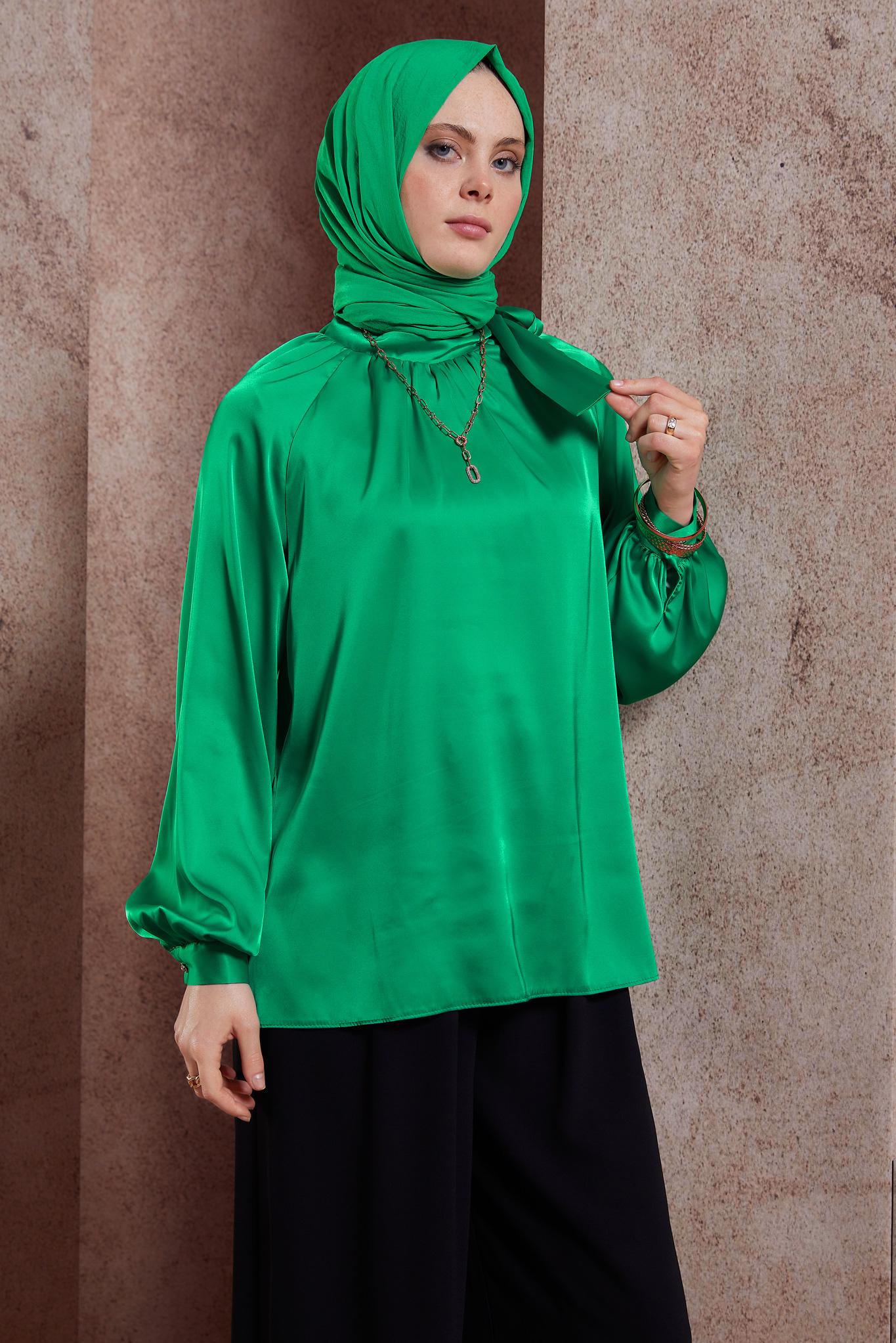 Tesettür giyim YEŞİL BAĞLAMA DETAYLI SATEN BLUZ 44428