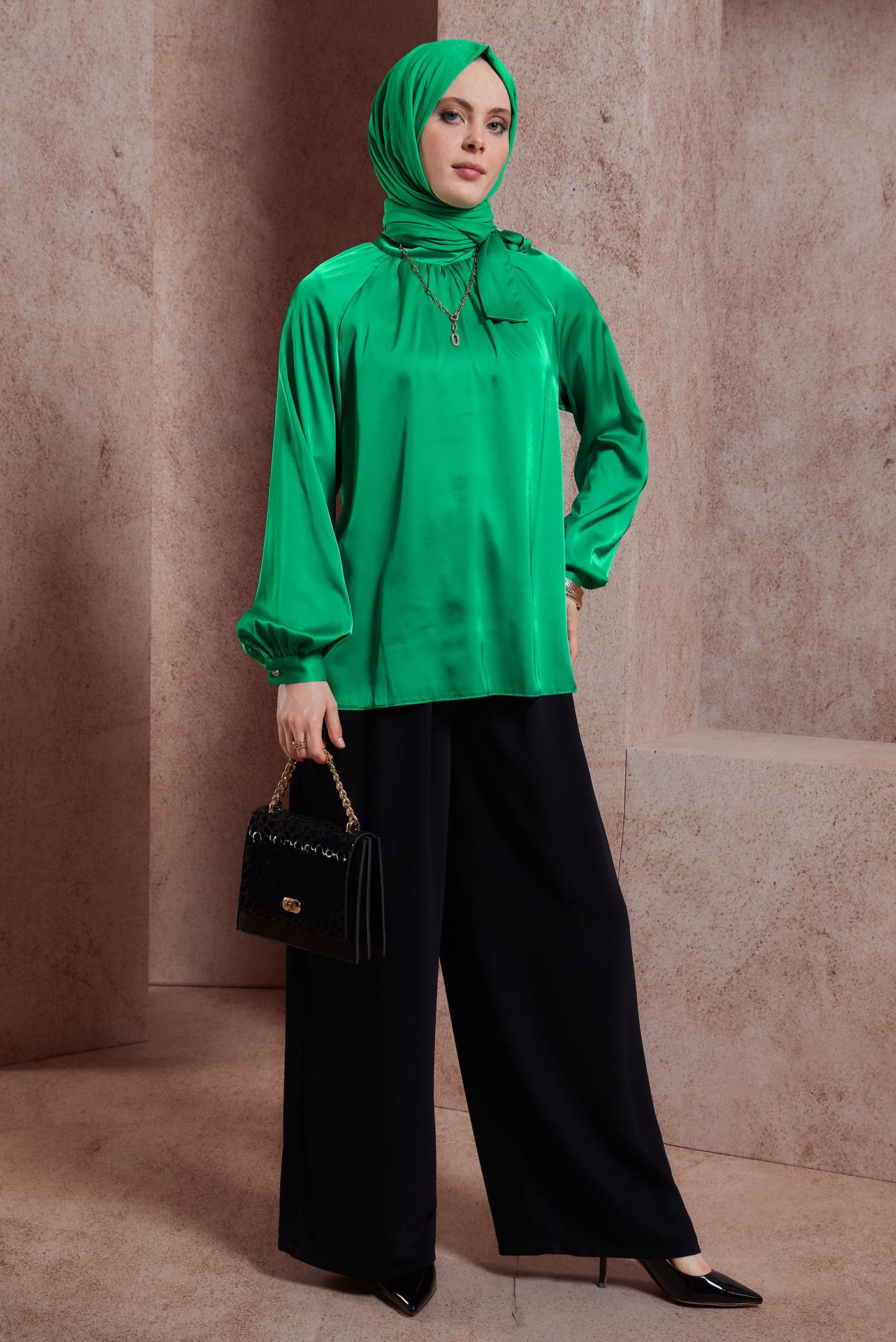 Tesettür giyim YEŞİL BAĞLAMA DETAYLI SATEN BLUZ 44428