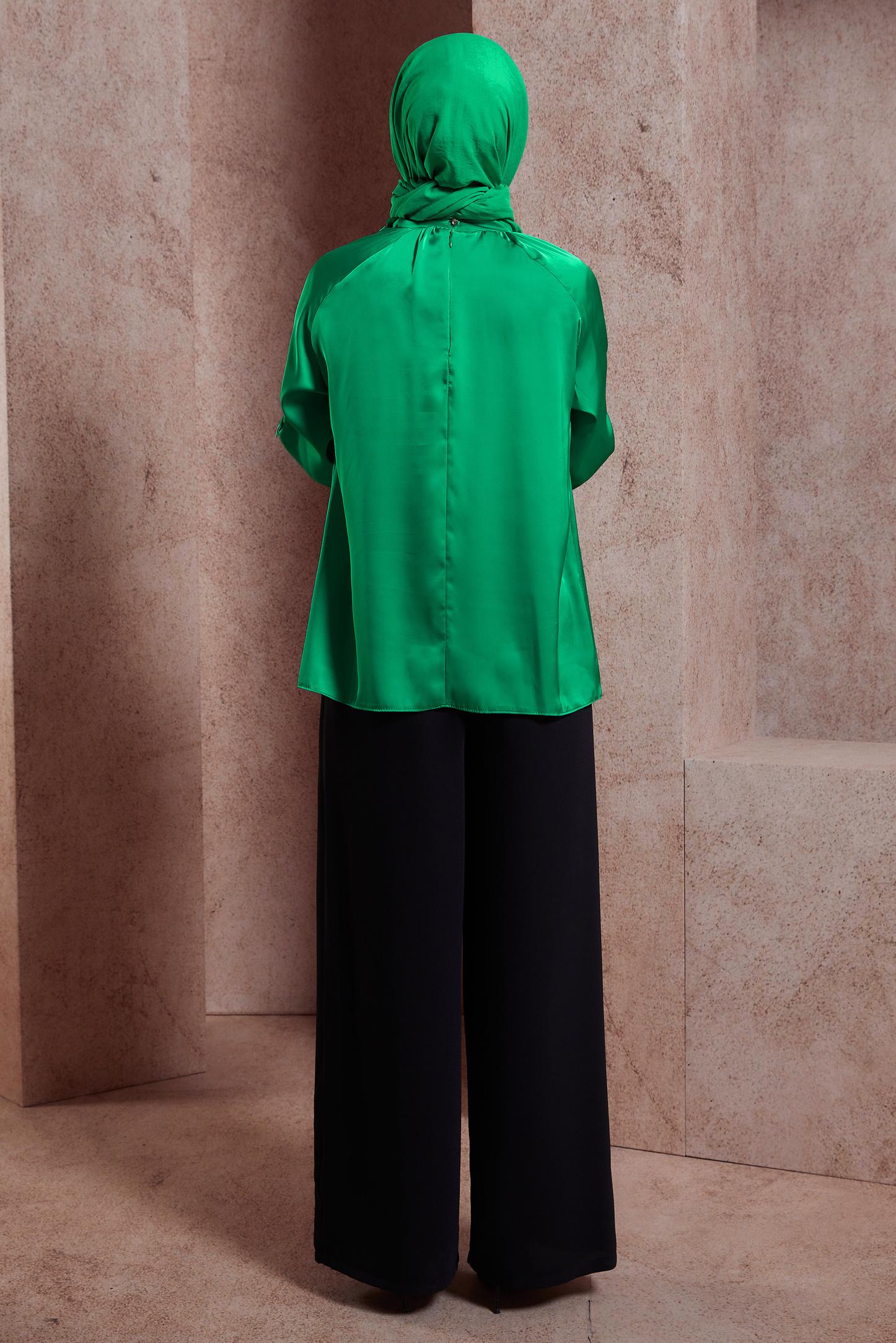 Tesettür giyim YEŞİL BAĞLAMA DETAYLI SATEN BLUZ 44428