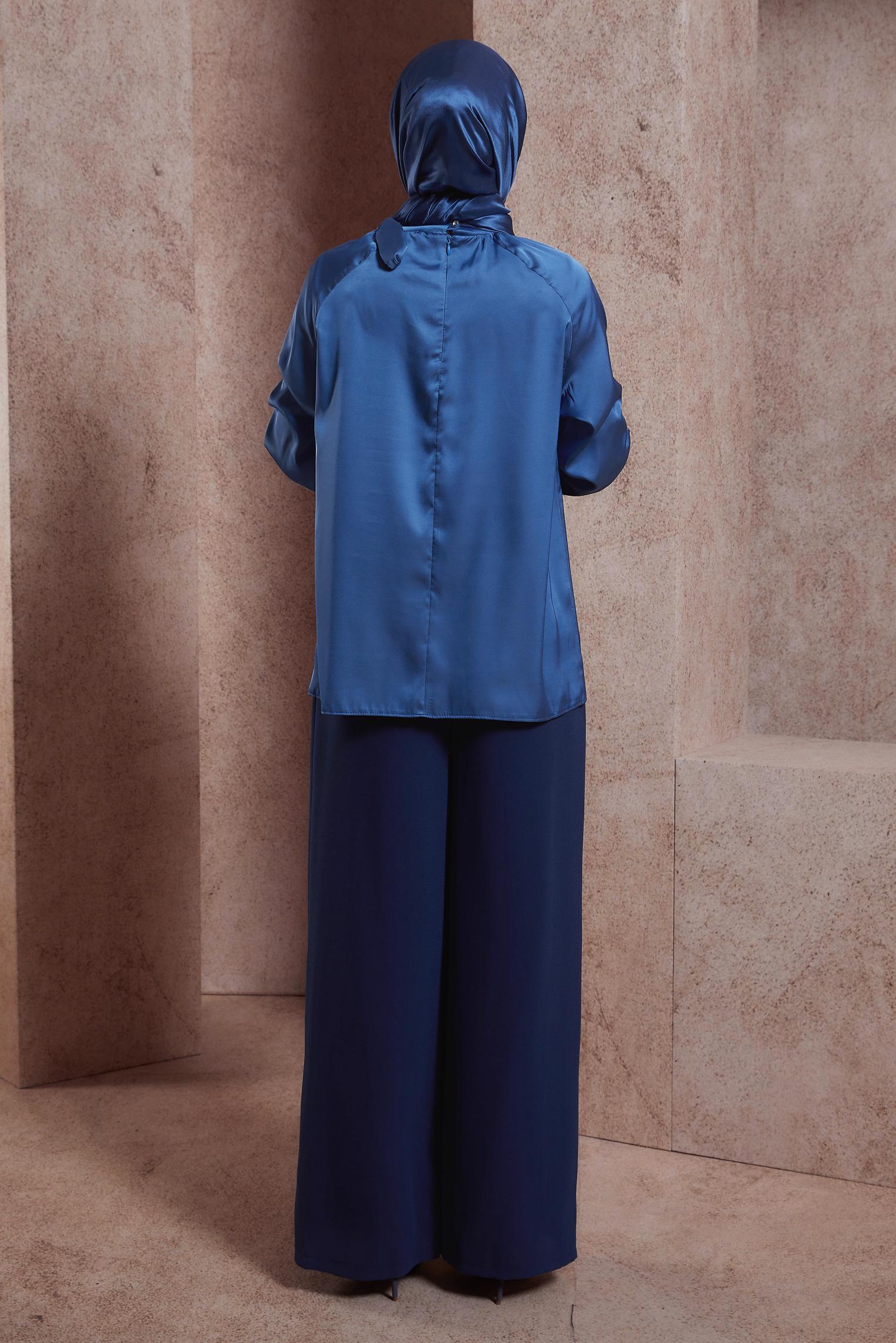 Tesettür giyim LACİVERT BAĞLAMA DETAYLI SATEN BLUZ 44428