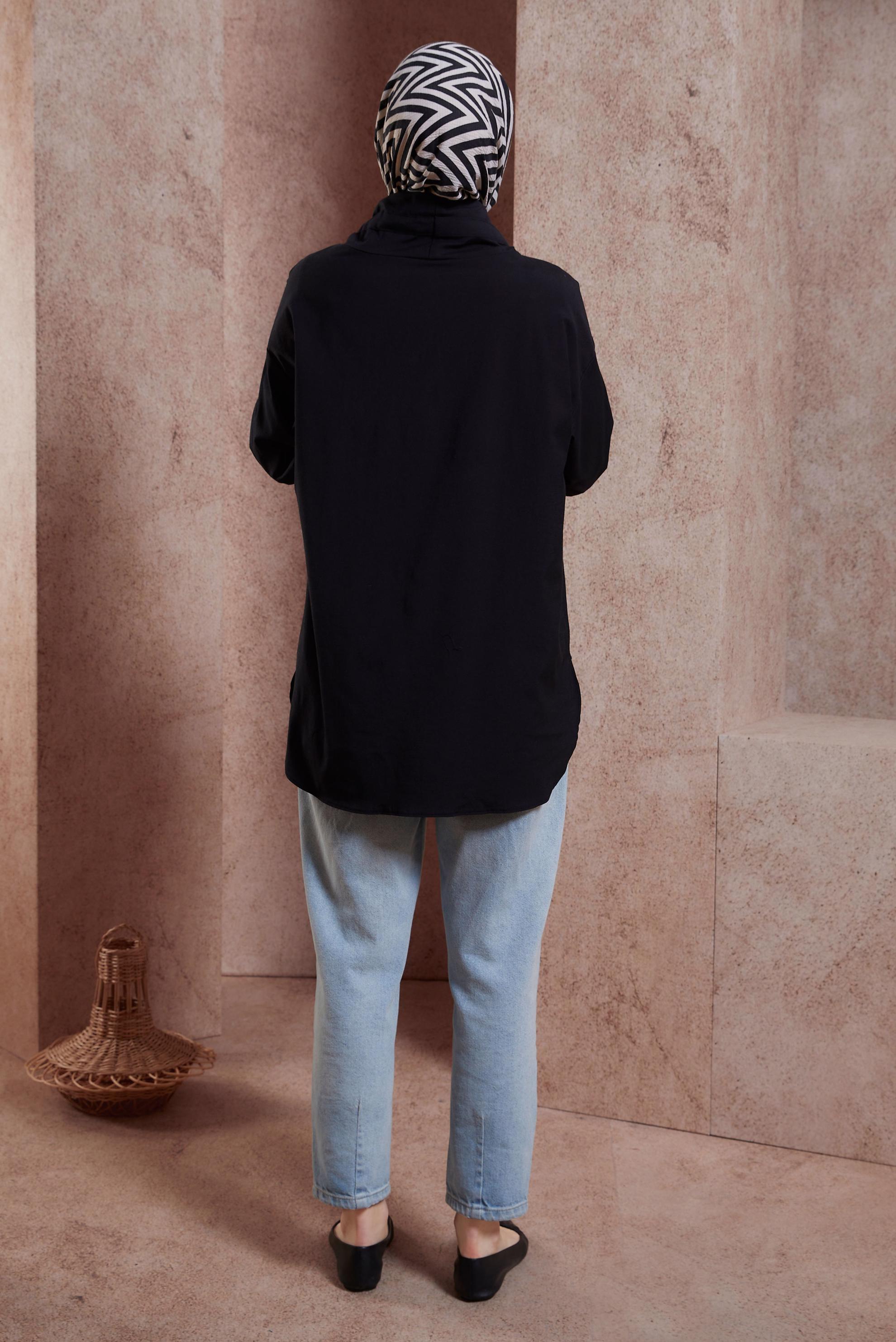 Tesettür giyim SİYAH BÜZGÜ DETAYLI PAMUK SATEN BLUZ 44470