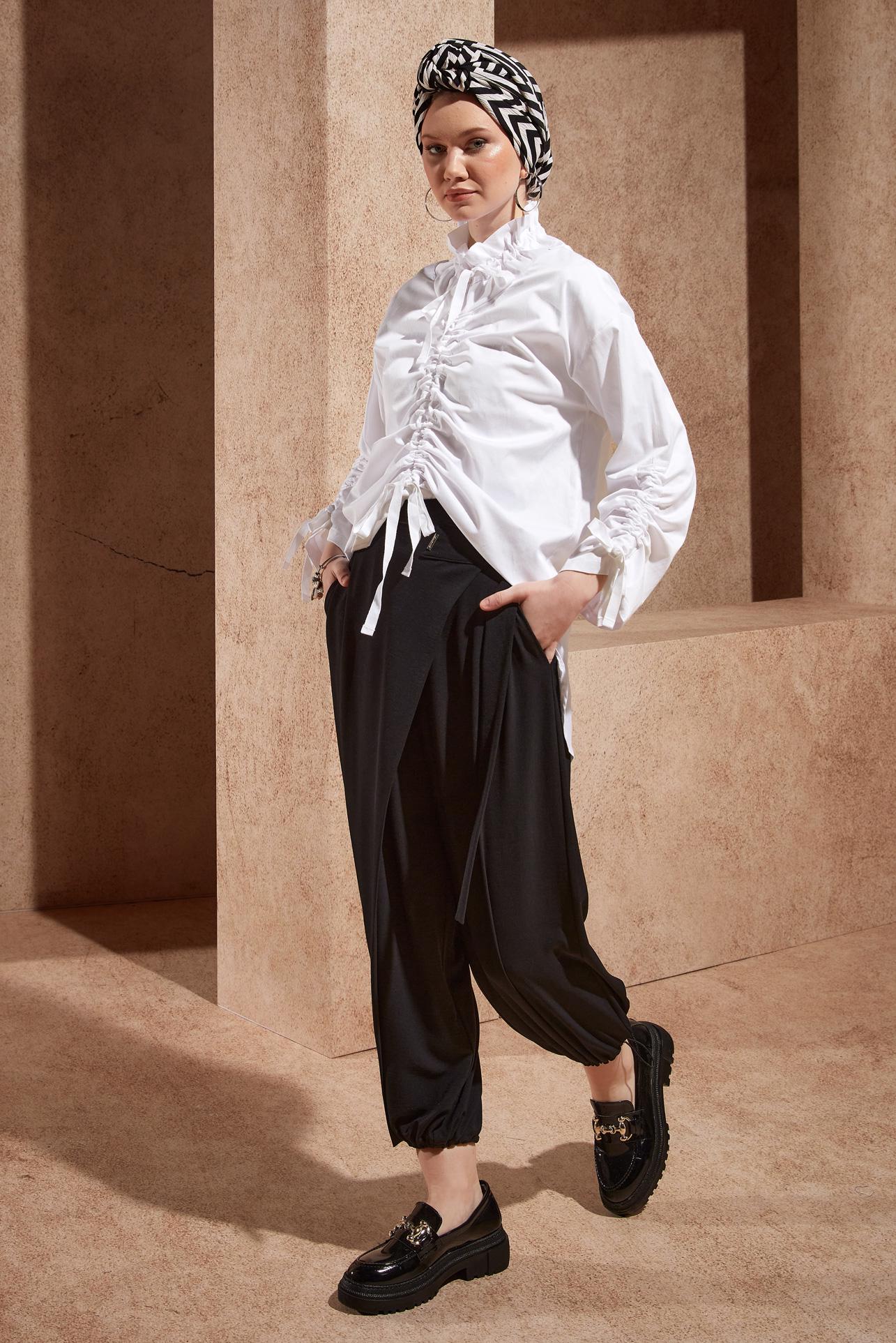 Tesettür giyim BEYAZ BÜZGÜ DETAYLI PAMUK SATEN BLUZ 44470