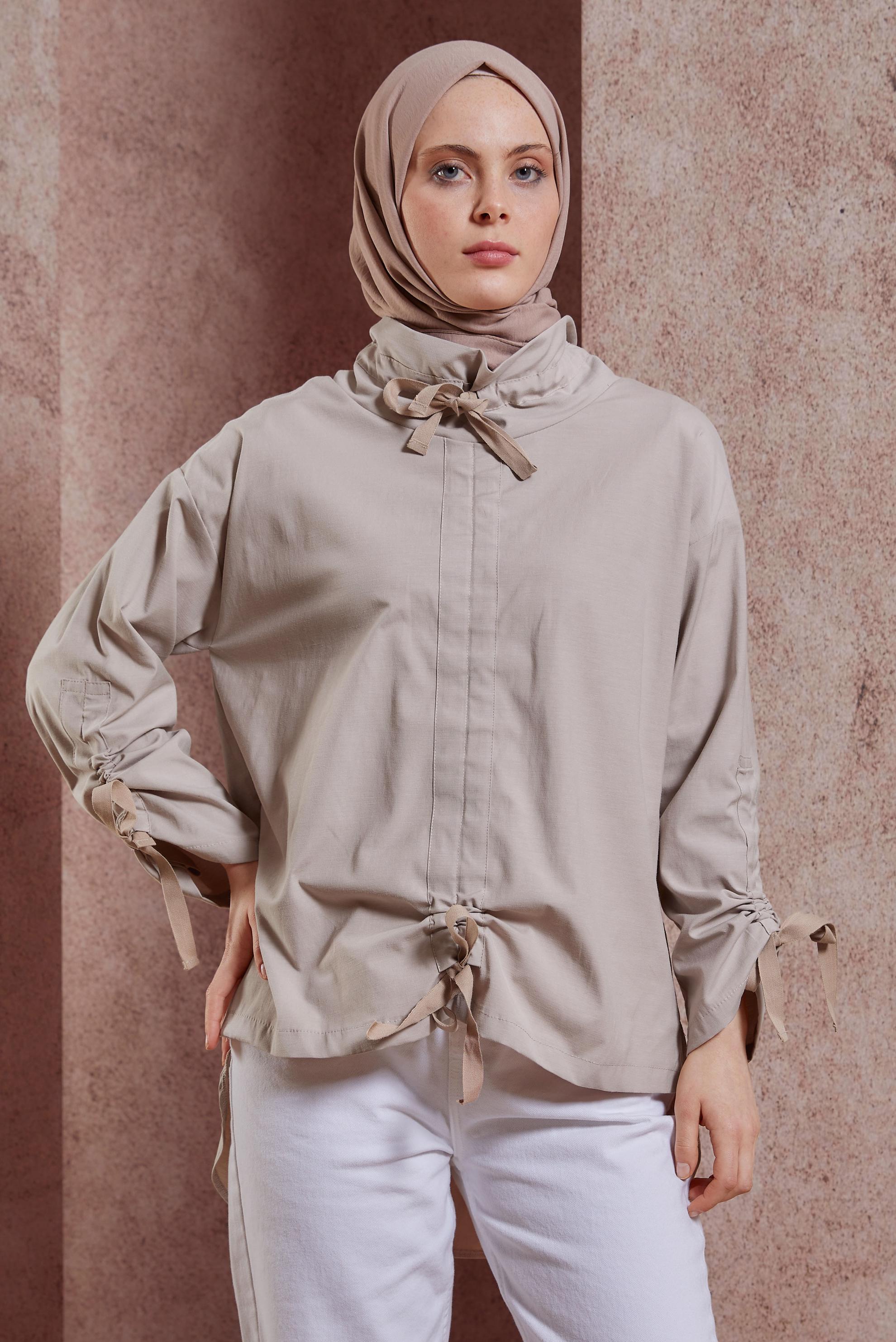 Tesettür giyim BEJ BÜZGÜ DETAYLI PAMUK SATEN BLUZ 44470