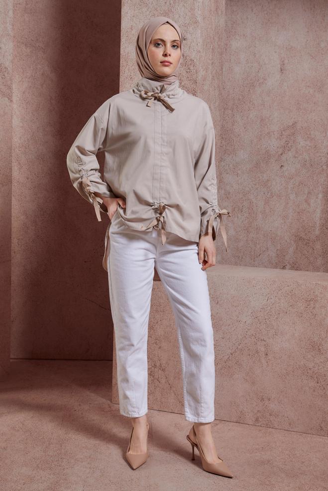 Tesettür giyim BEJ BÜZGÜ DETAYLI PAMUK SATEN BLUZ 44470 - ALVİNA