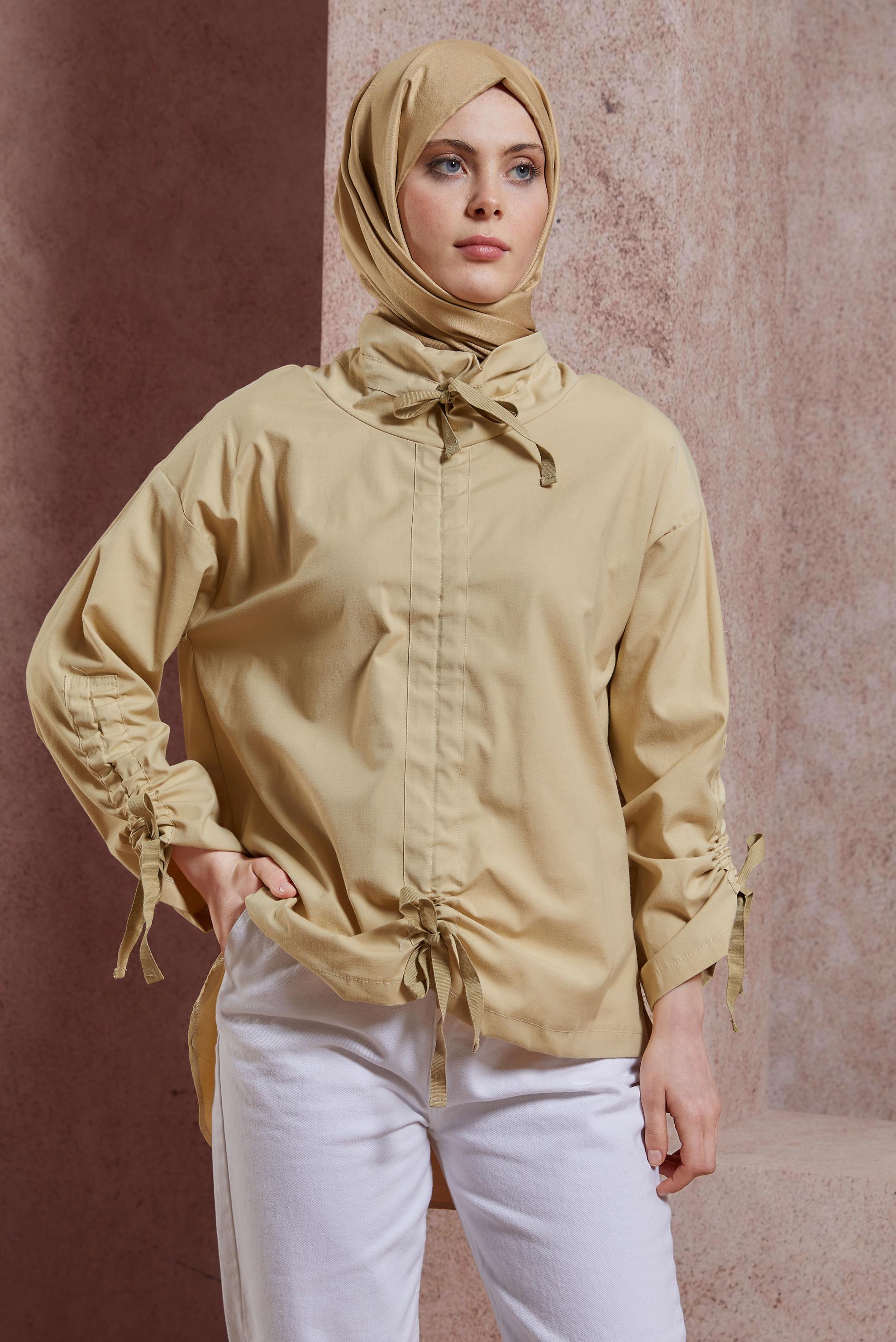 Tesettür giyim KUM BÜZGÜ DETAYLI PAMUK SATEN BLUZ 44470