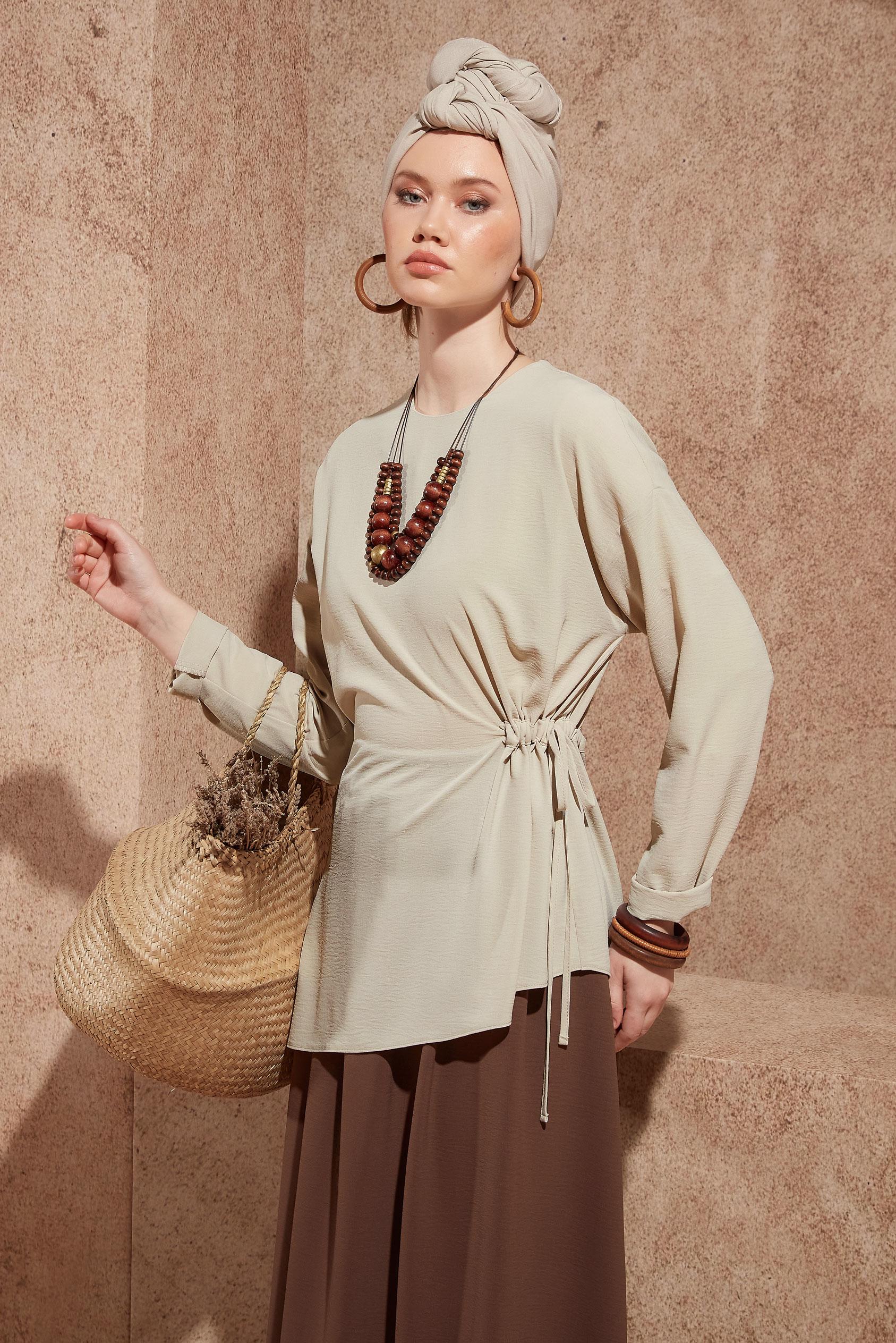 Tesettür giyim BEJ BELİ BÜZGÜLÜ BLUZ 44608