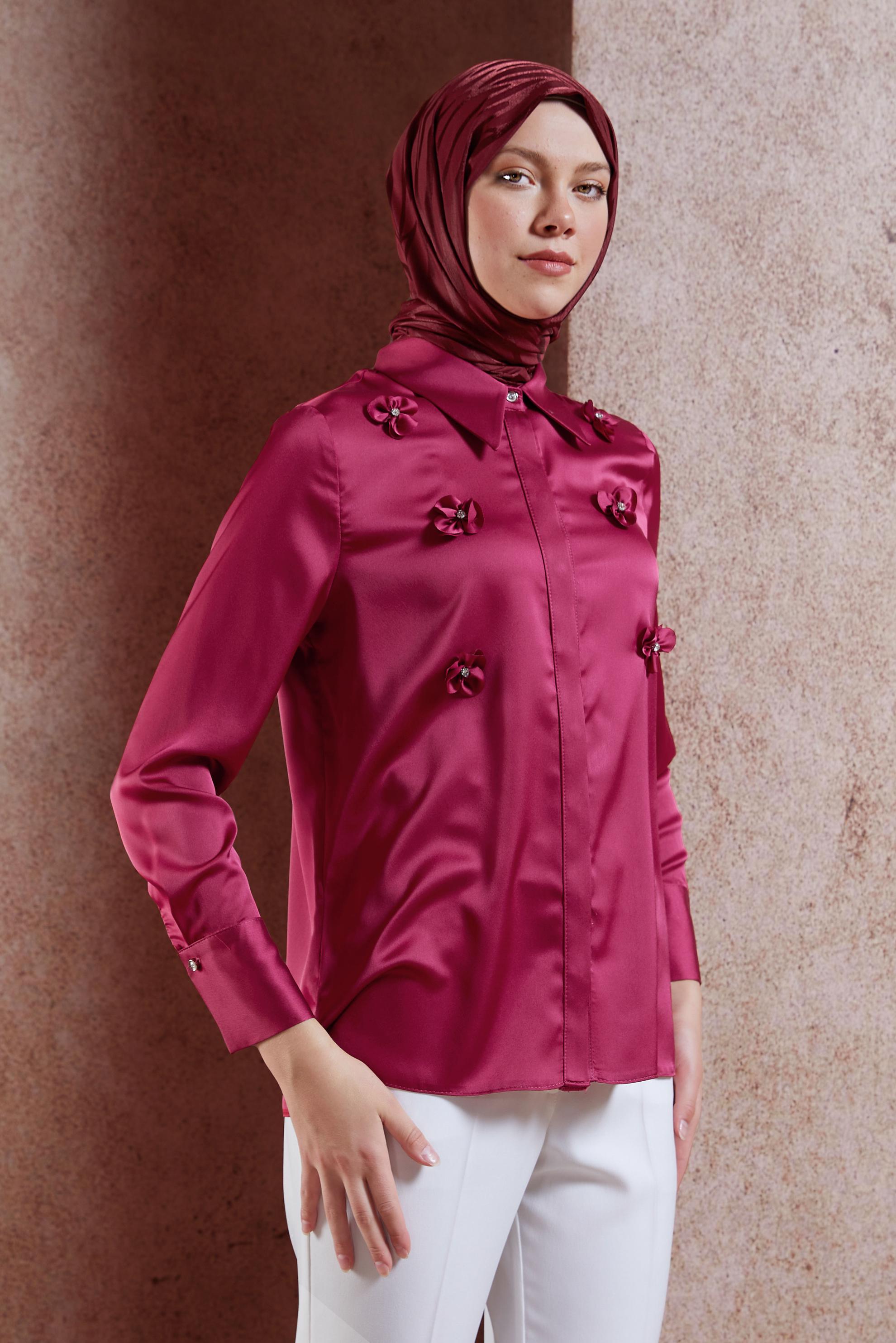 Tesettür giyim BORDO ÇİÇEK DETAYLI SATEN BLUZ 44632