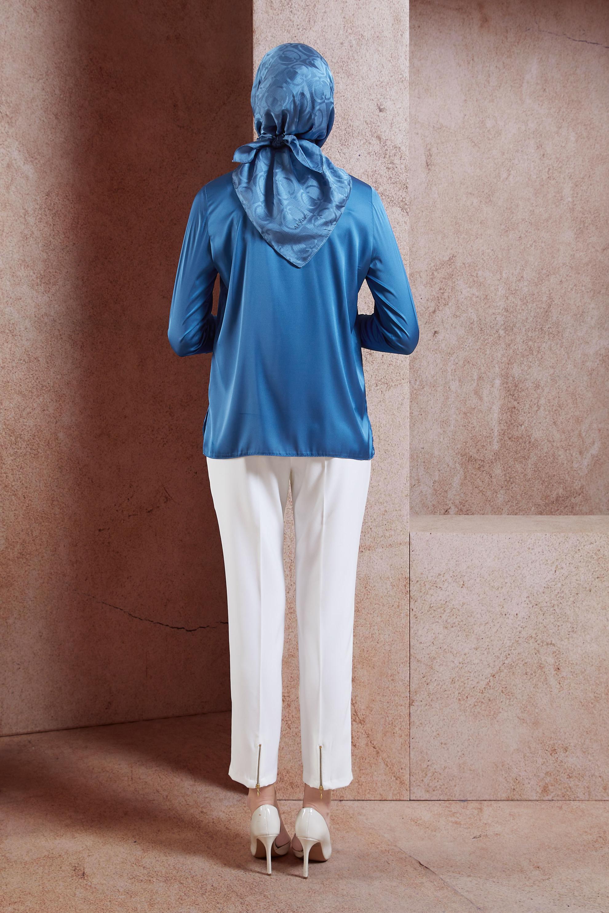 Tesettür giyim LACİVERT ÇİÇEK DETAYLI SATEN BLUZ 44632