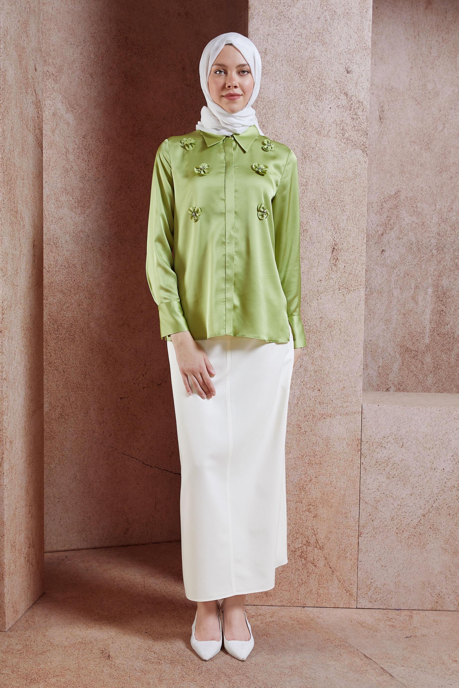 Tesettür giyim YEŞİL ÇİÇEK DETAYLI SATEN BLUZ 44632