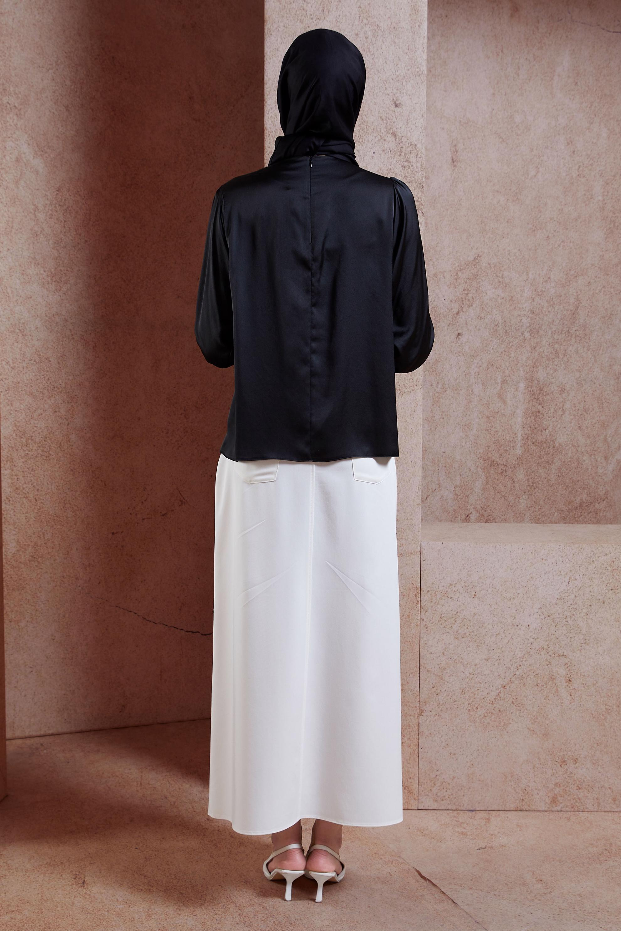 Tesettür giyim SİYAH TAŞ DETAYLI SATEN BLUZ 44734